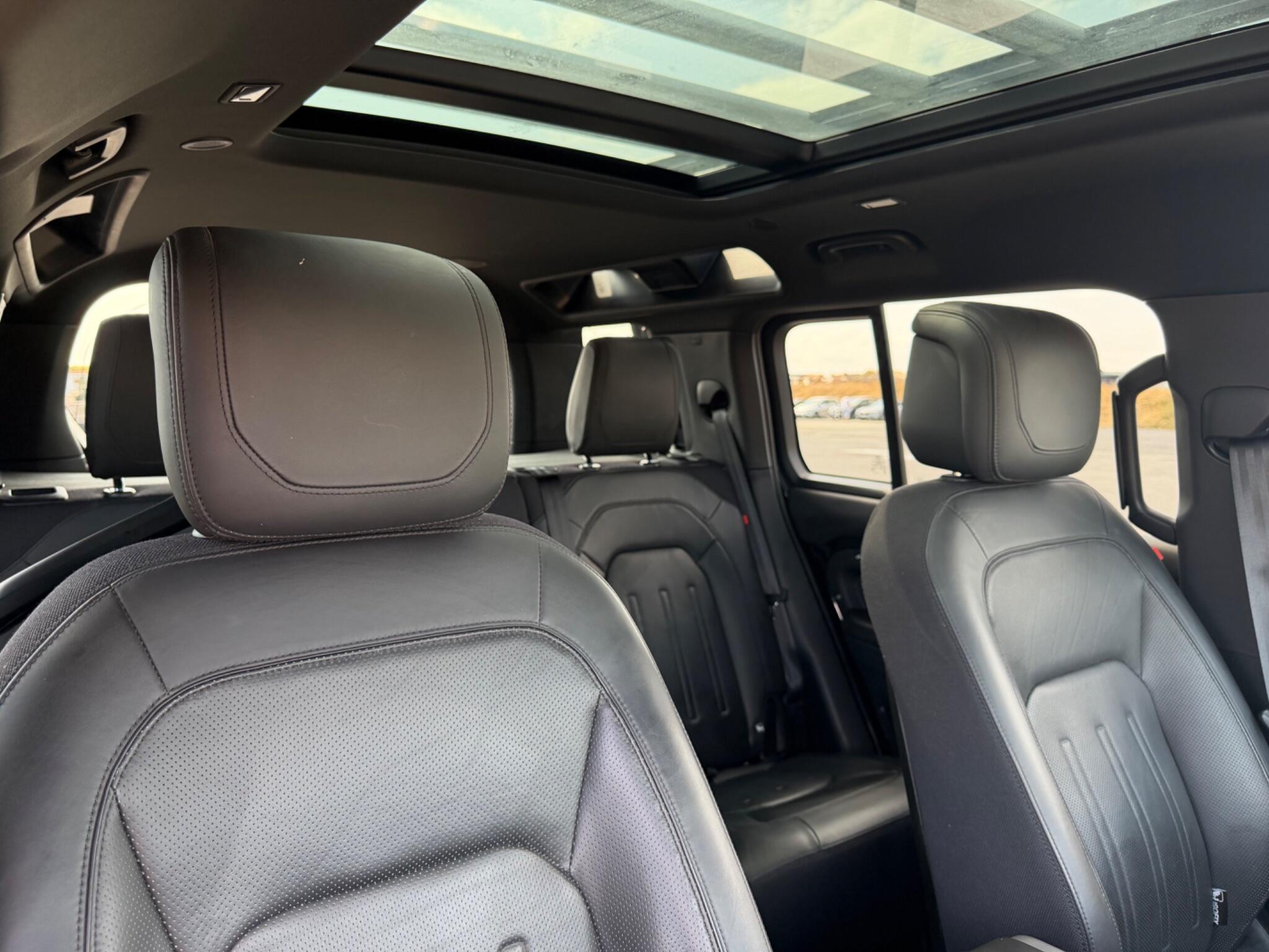 Land Rover Defender 110 view 16