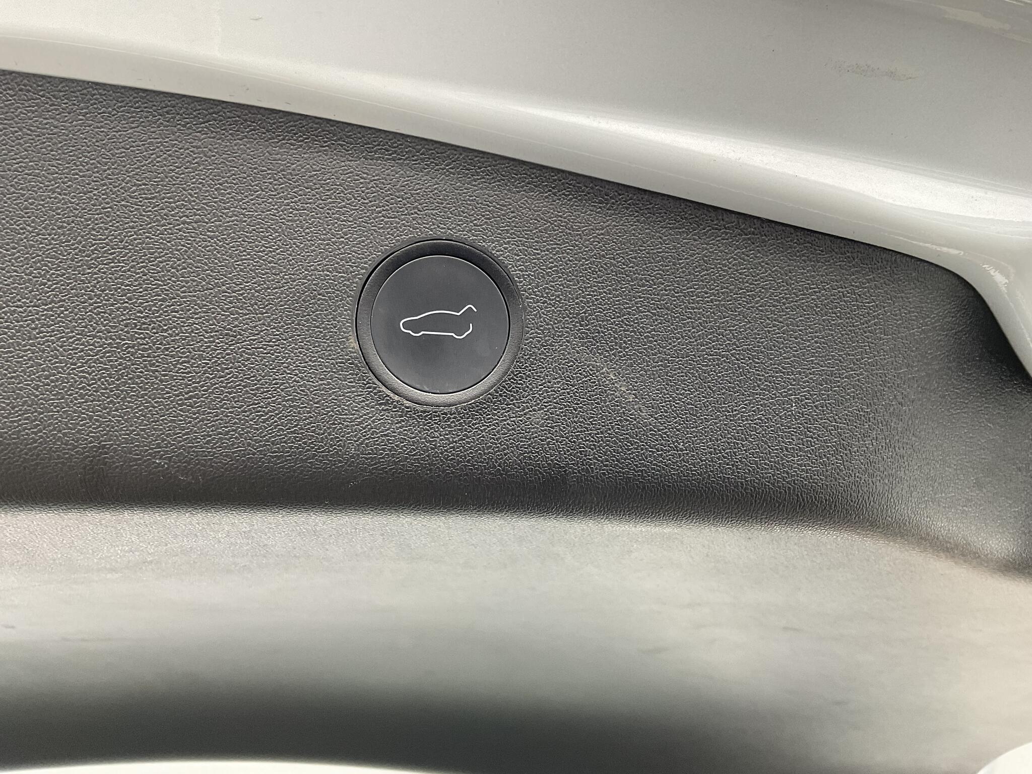 Tesla Model 3 view 20