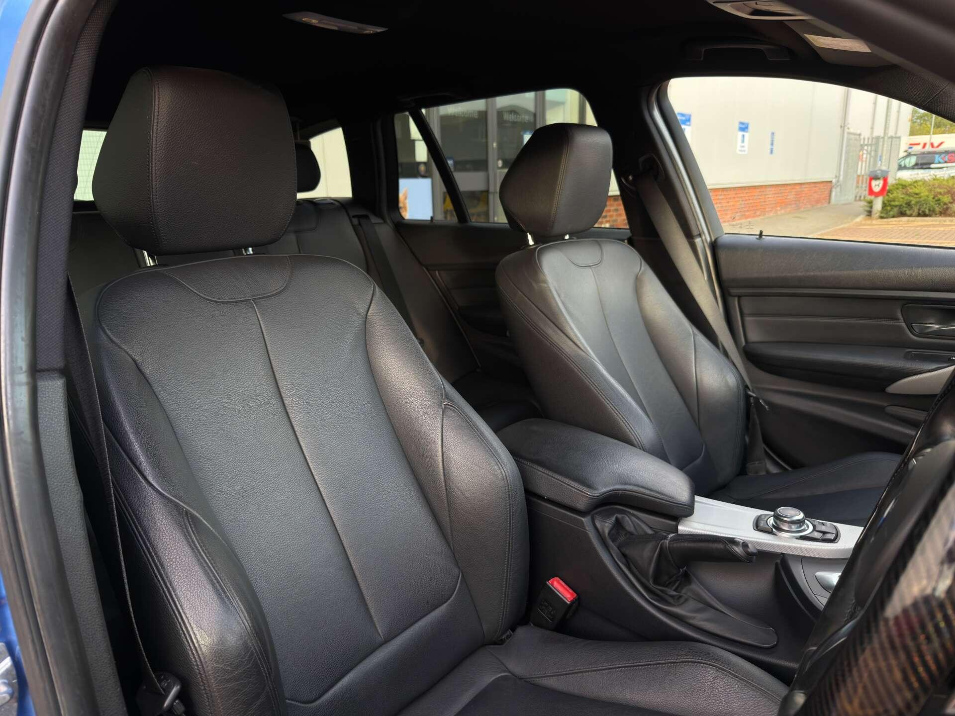 BMW 3 Series view 16
