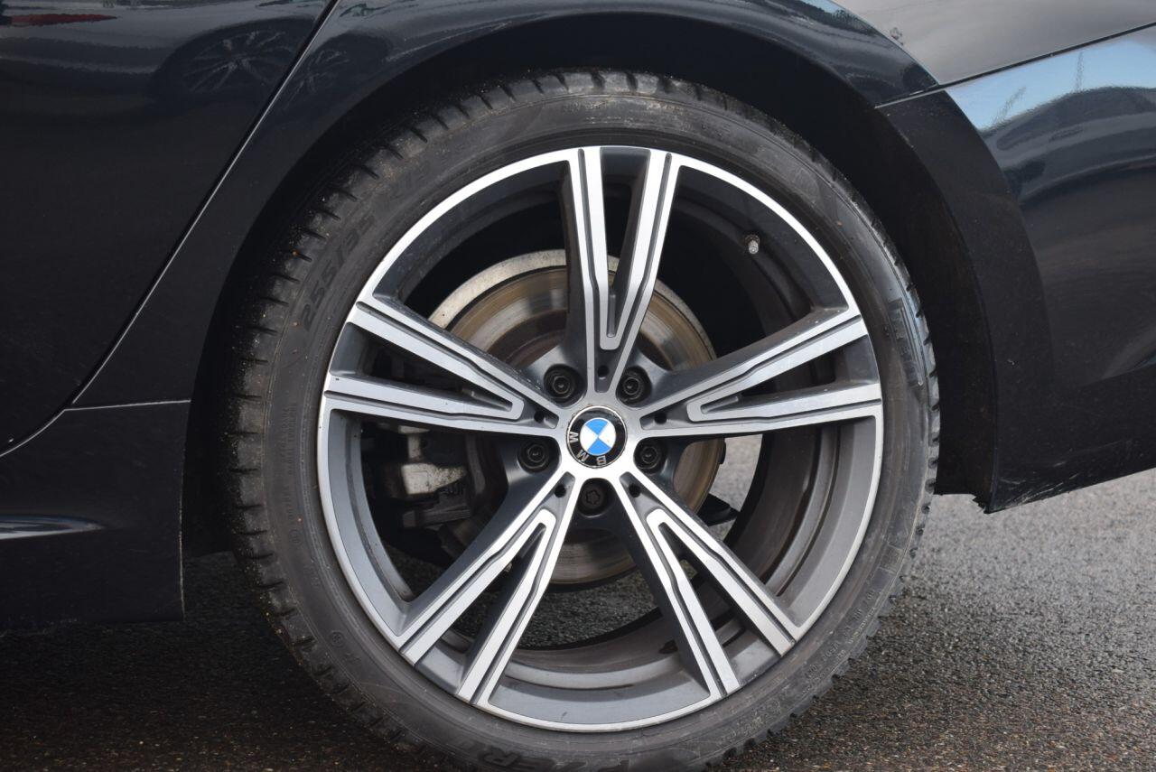 BMW 3 Series view 14