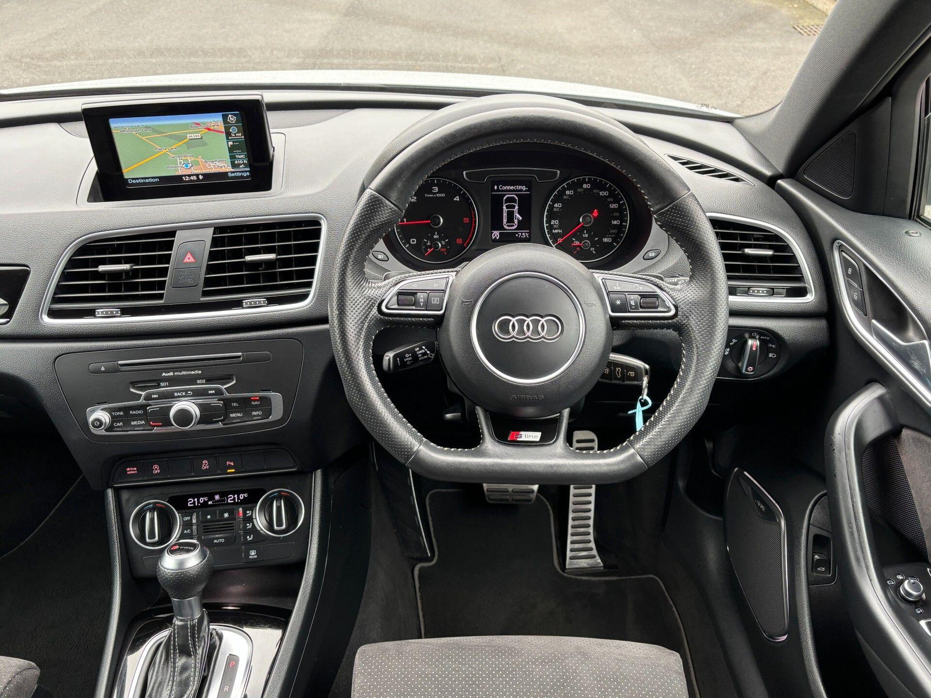 Audi Q3 view 32