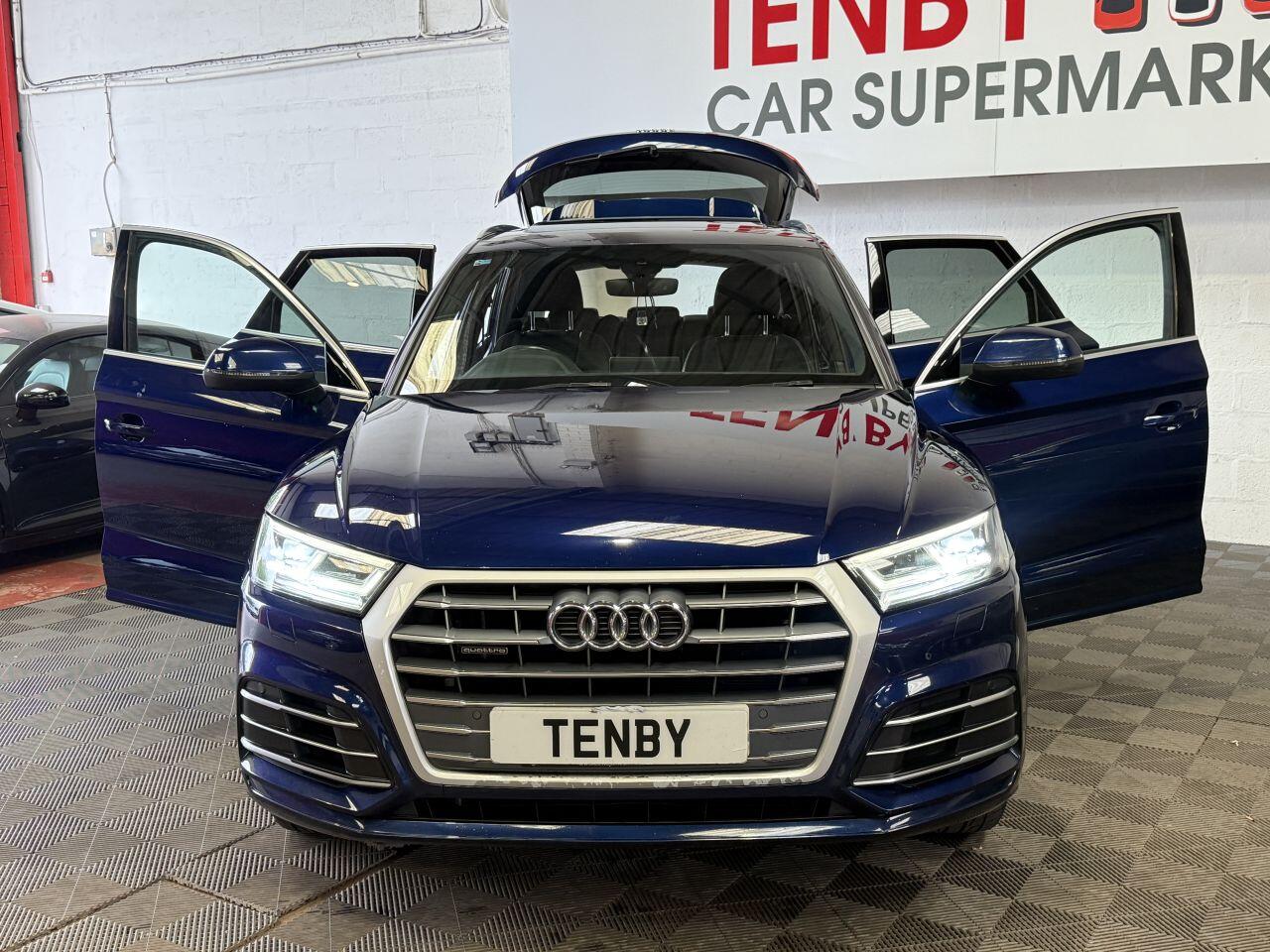 Audi Q5 view 12