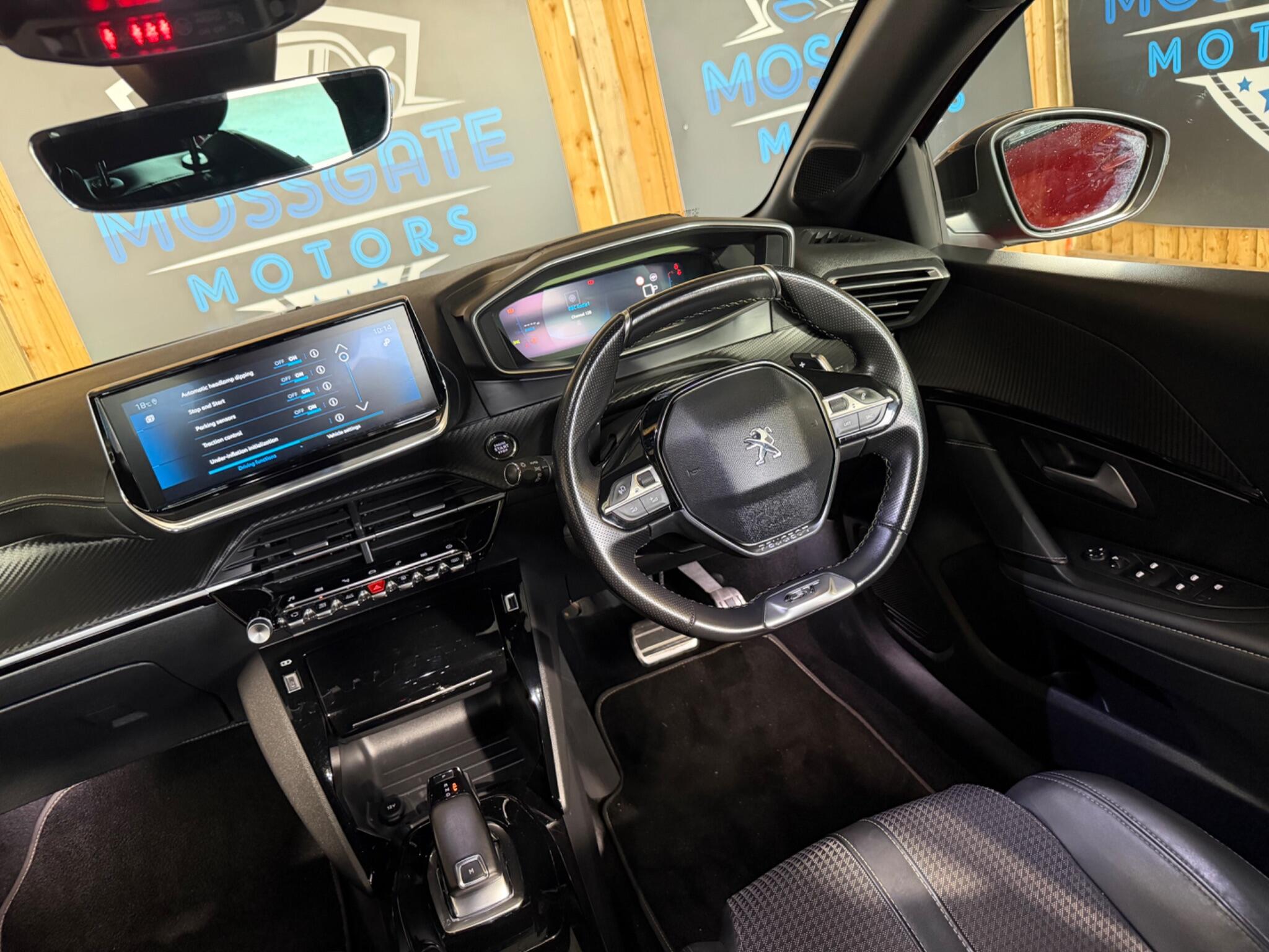 Peugeot 208 view 13