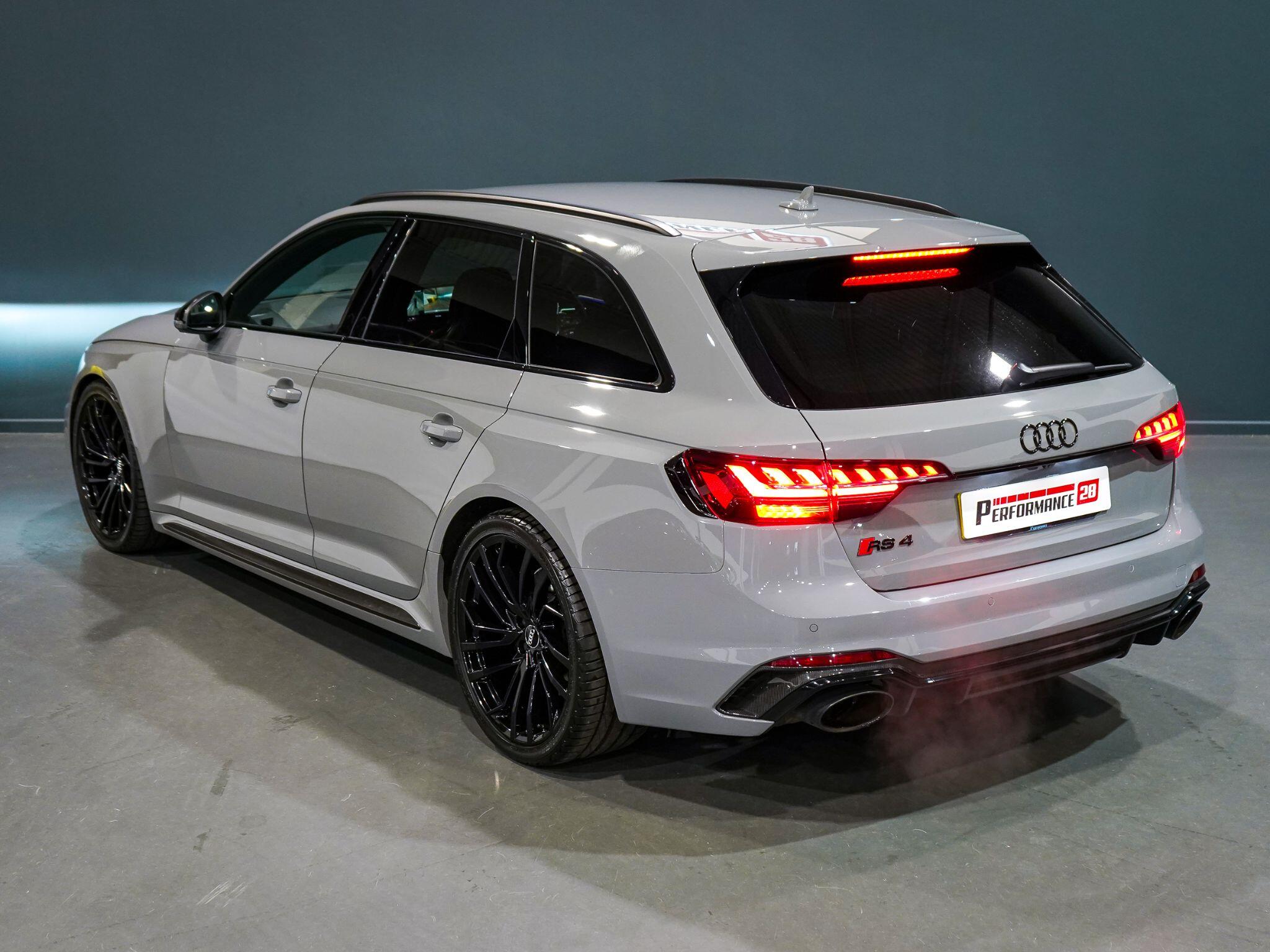 Audi RS4 view 4