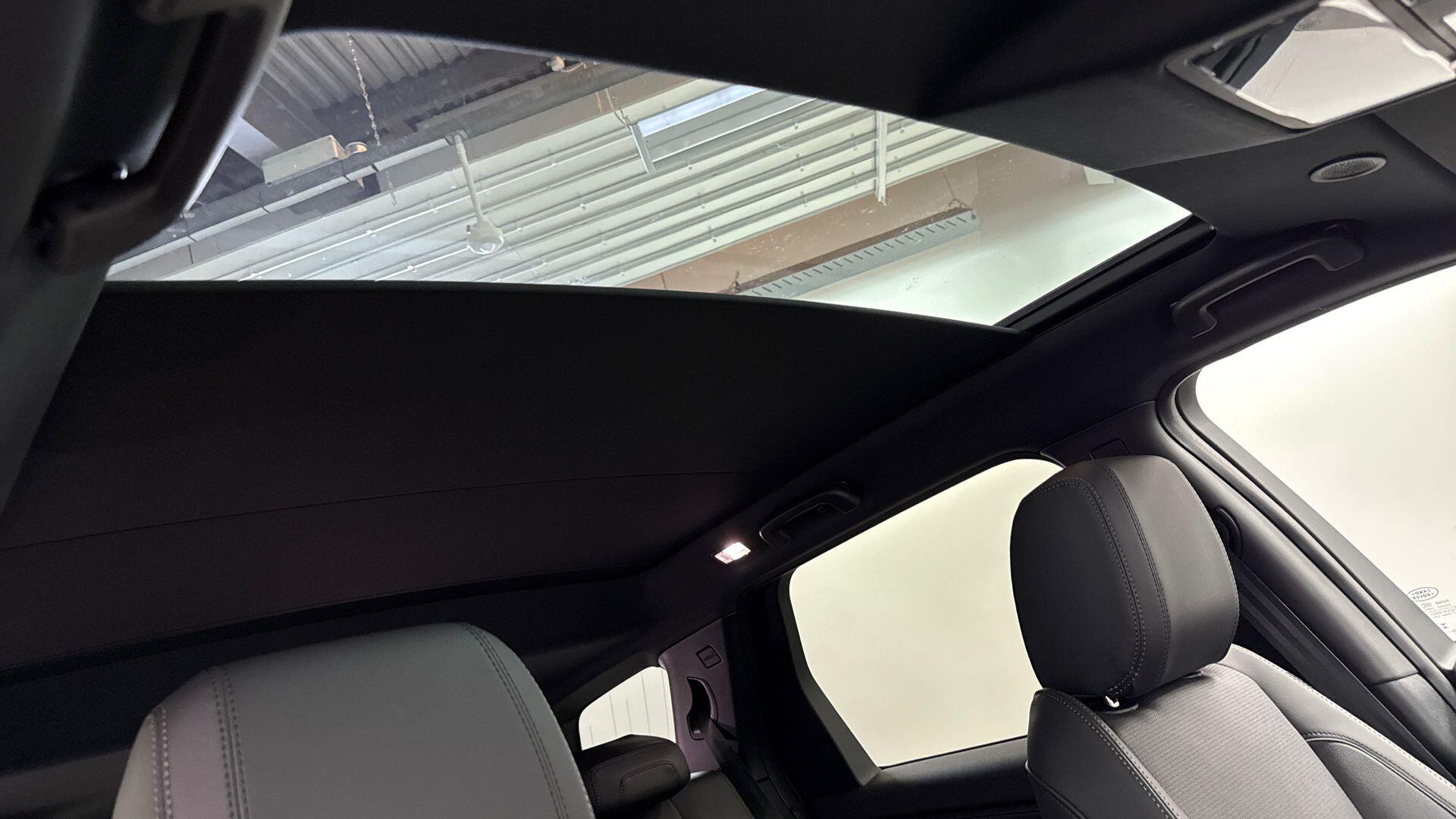 Land Rover Discovery Sport view 21