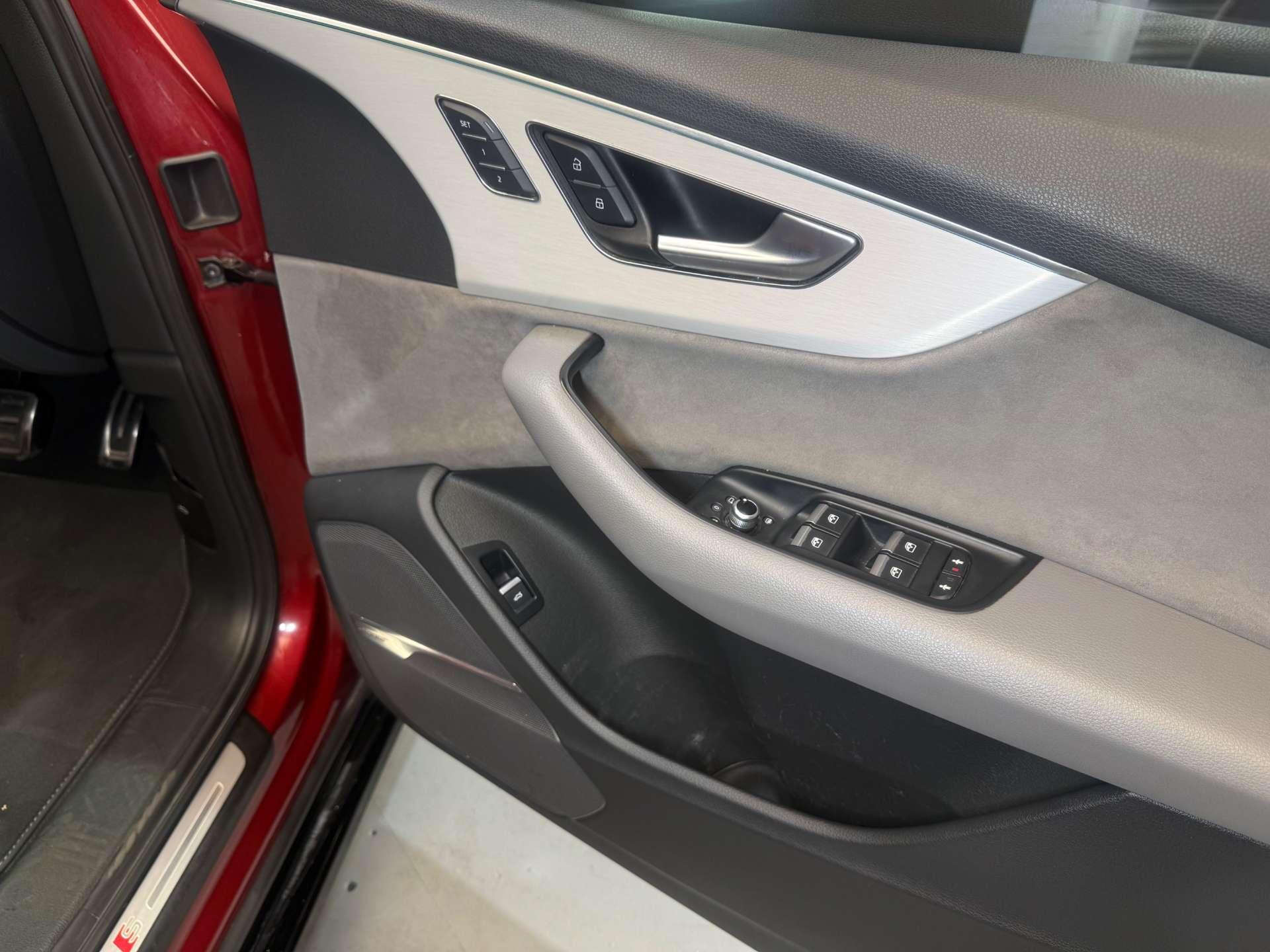 Audi SQ7 view 30