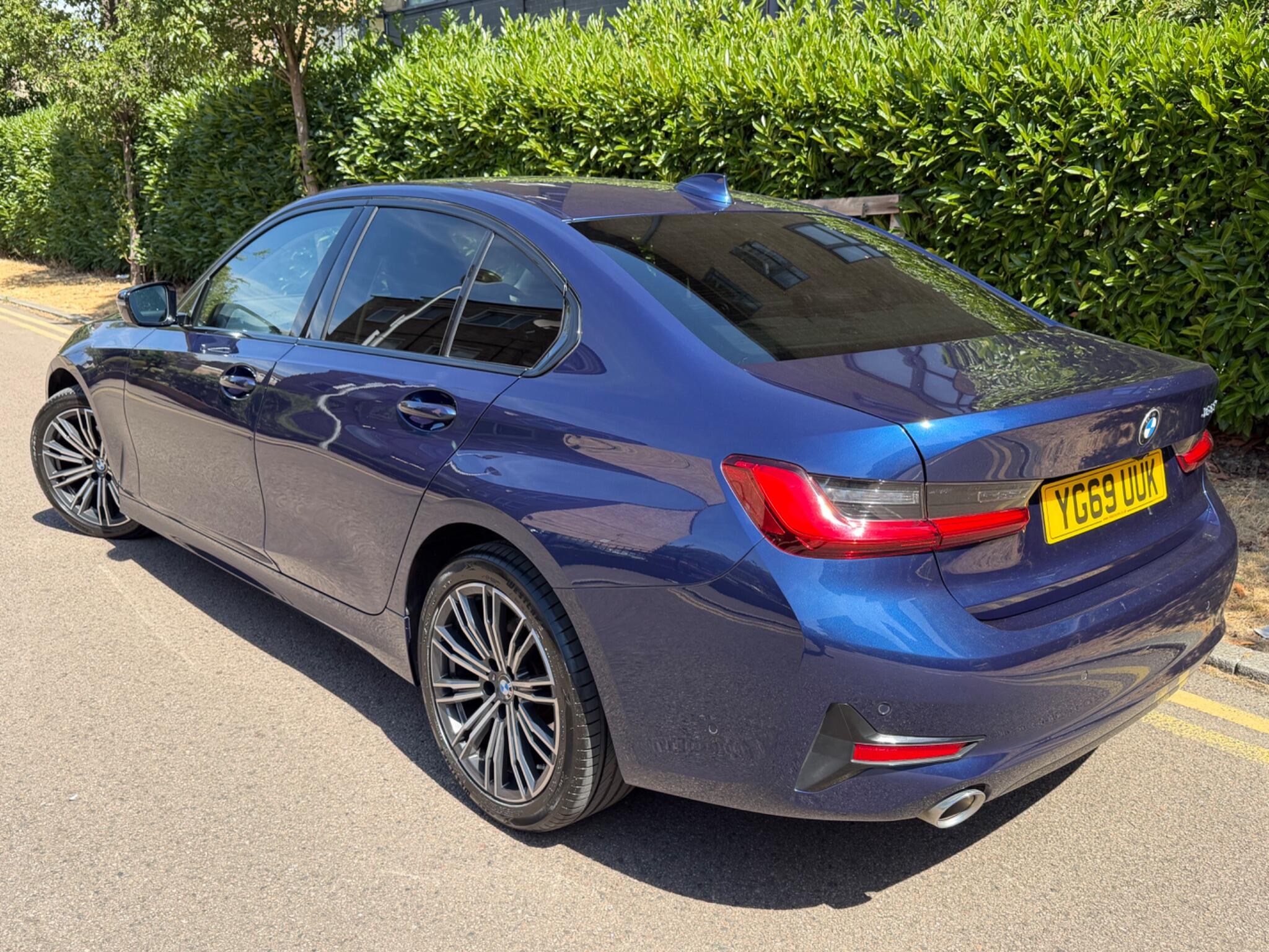 BMW 3 Series view 4