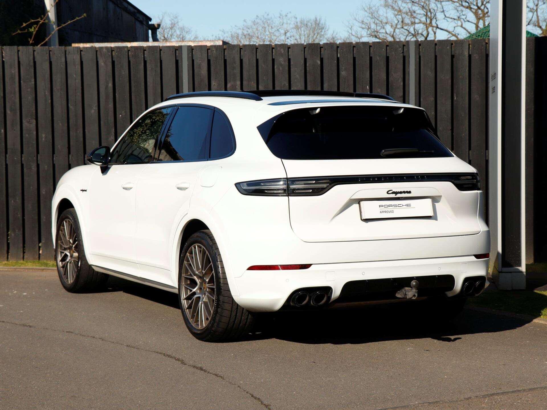 Porsche Cayenne view 40