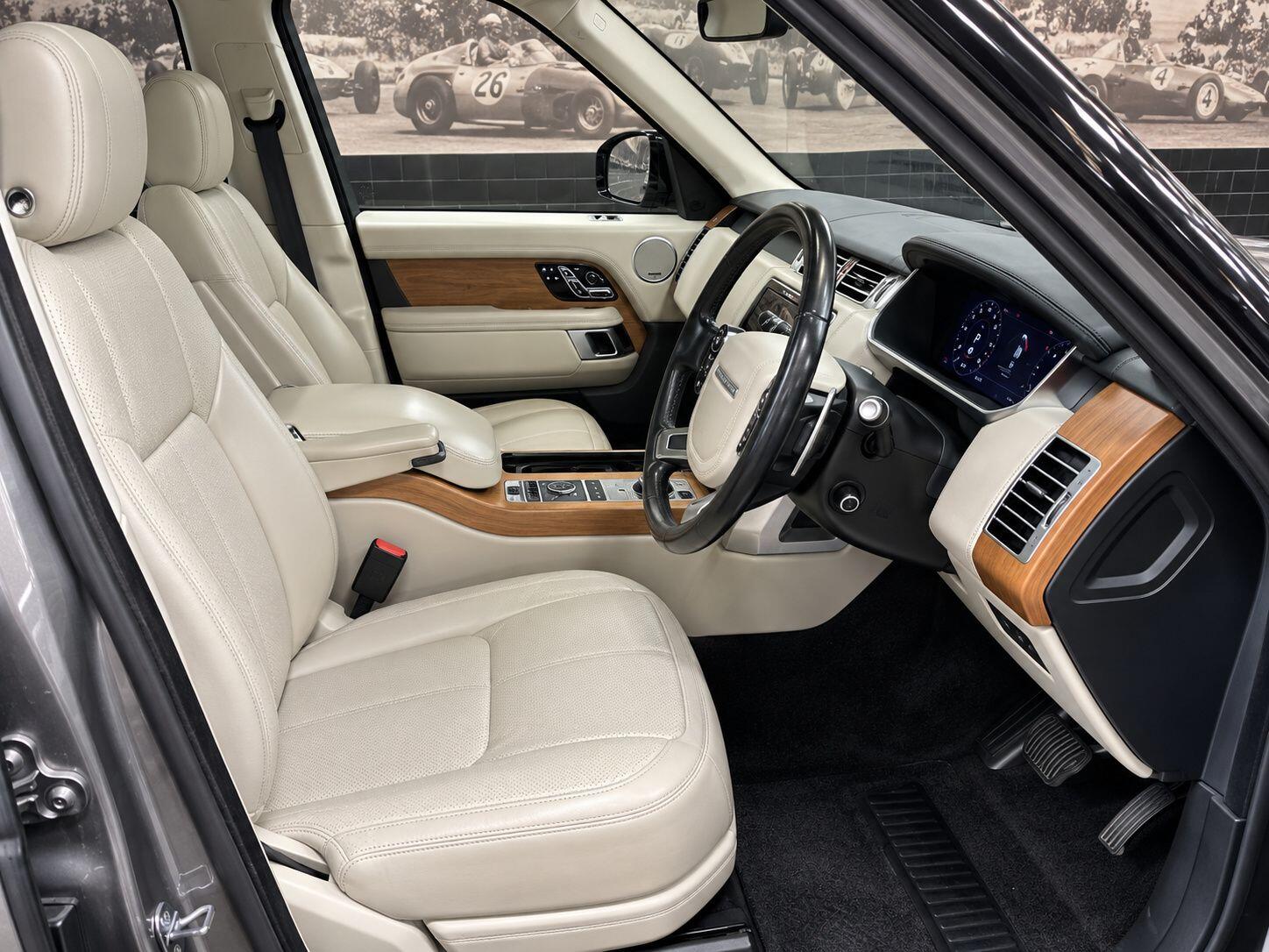 Land Rover Range Rover view 2