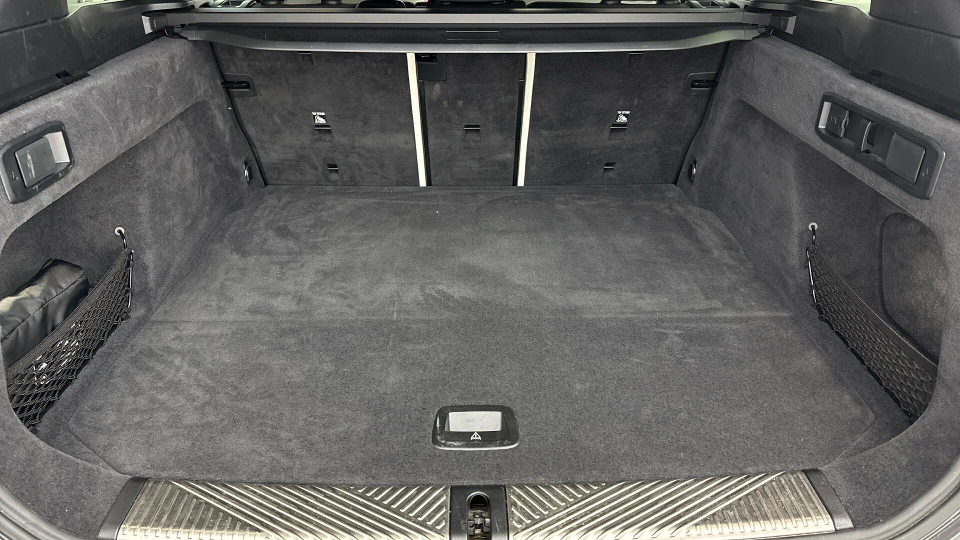 BMW 5 Series view 13