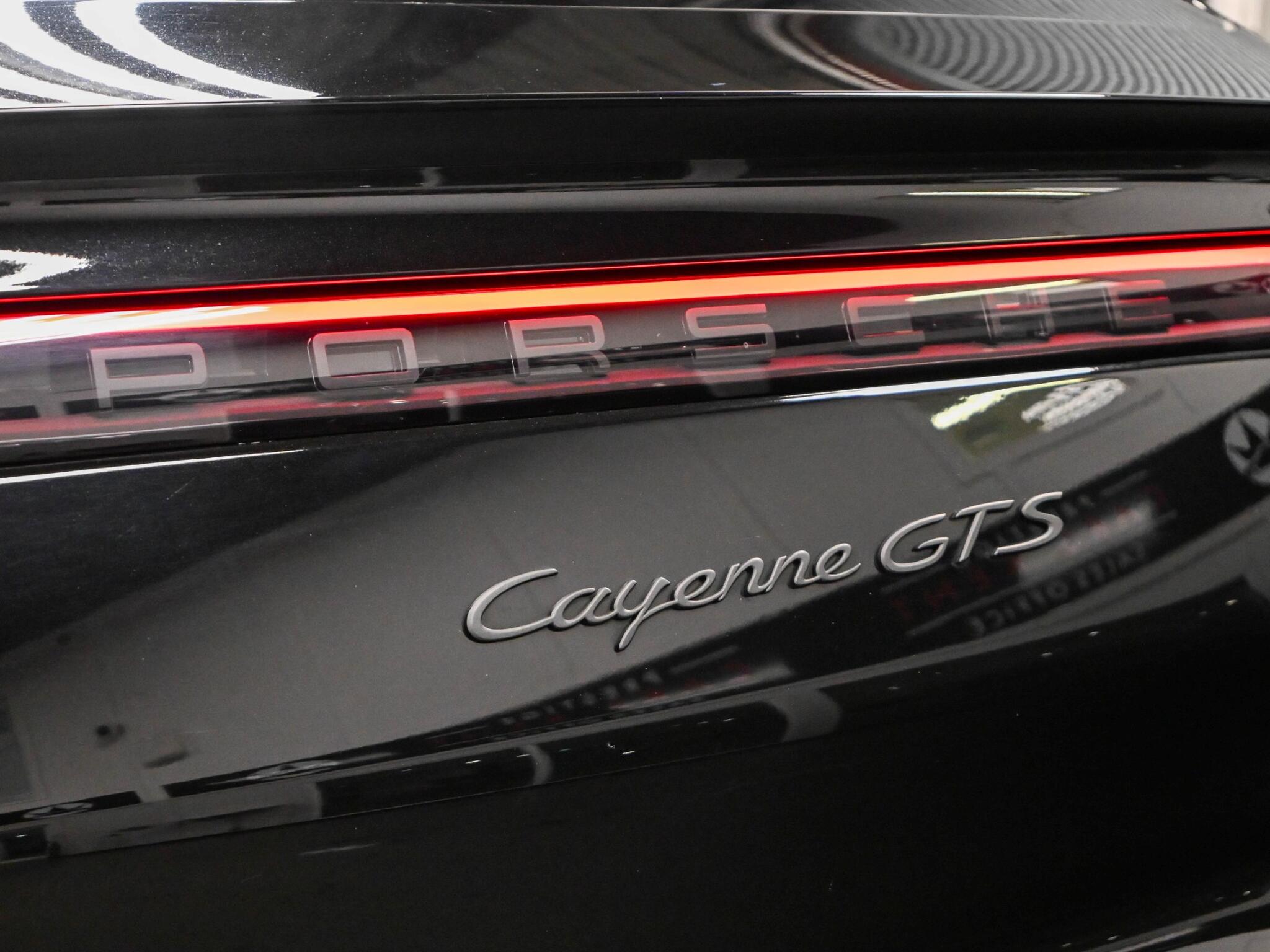 Porsche Cayenne view 46