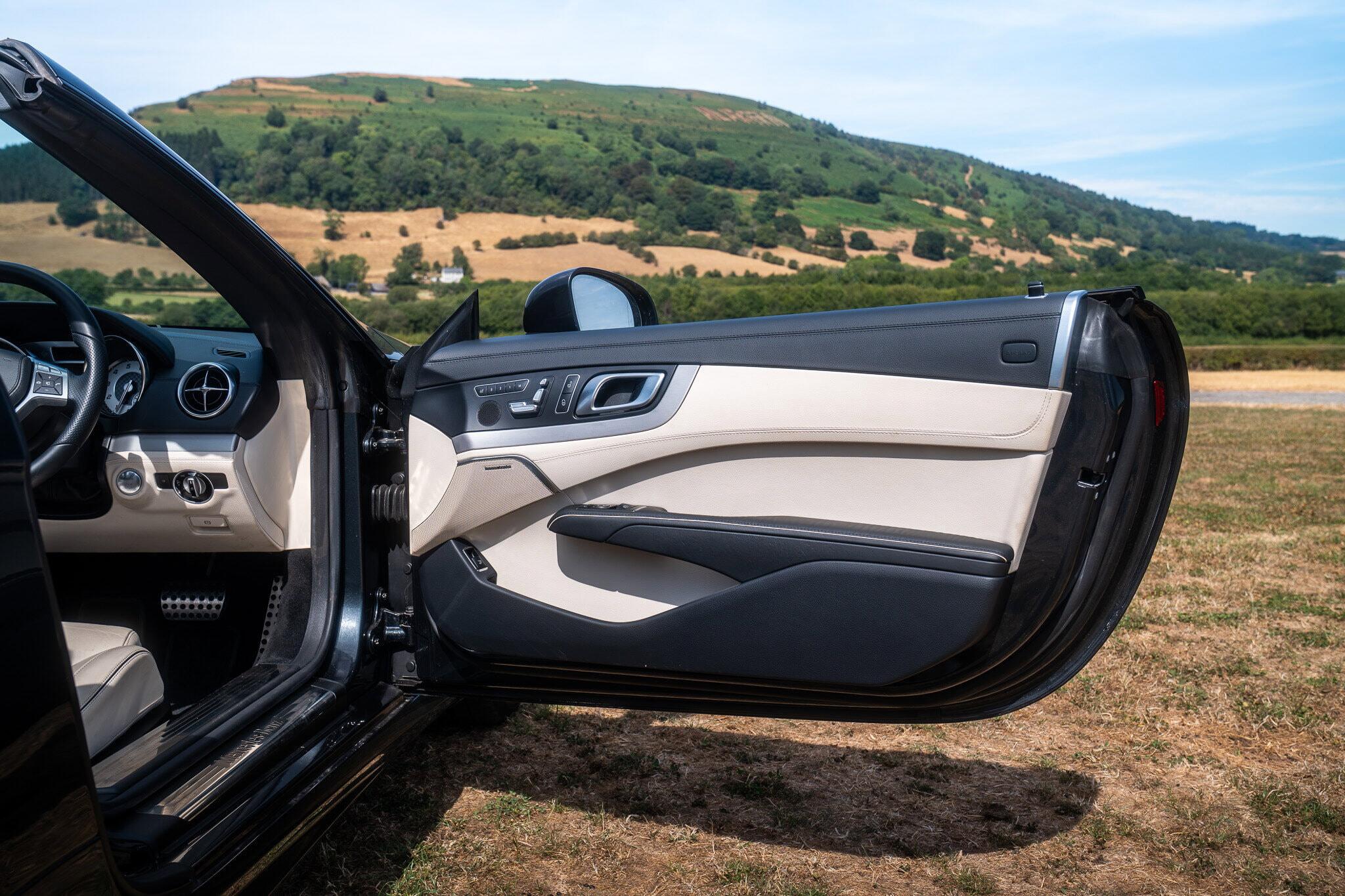 Mercedes-Benz SL view 24