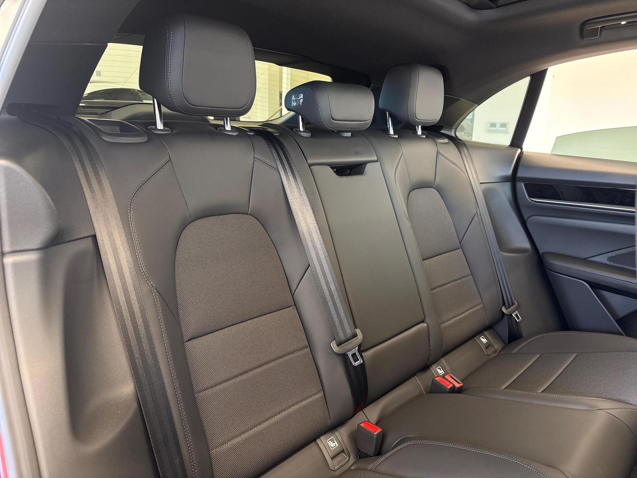 Porsche Macan view 29