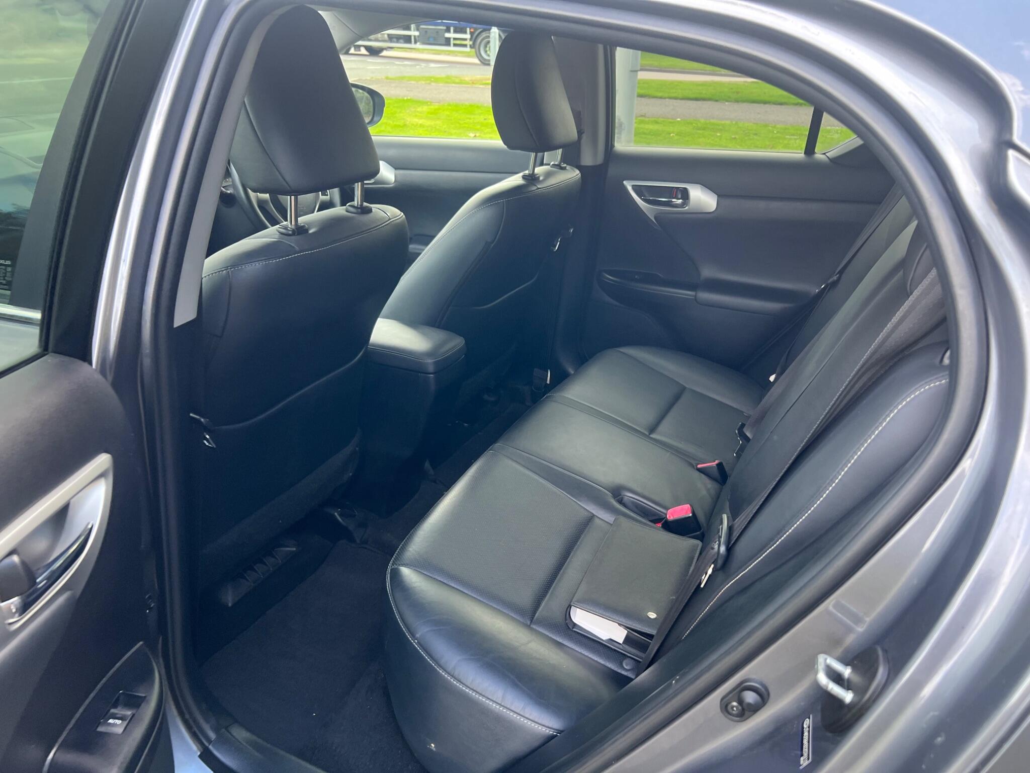 Lexus CT view 17