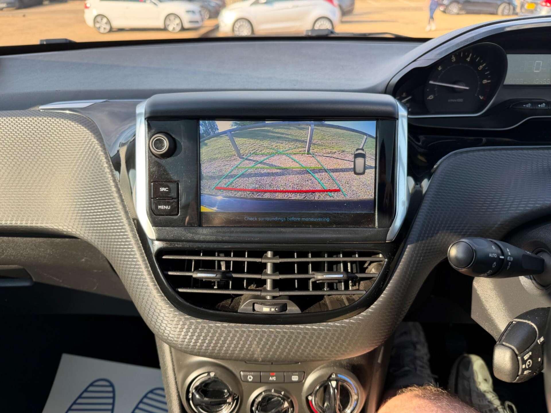 Peugeot 208 view 19