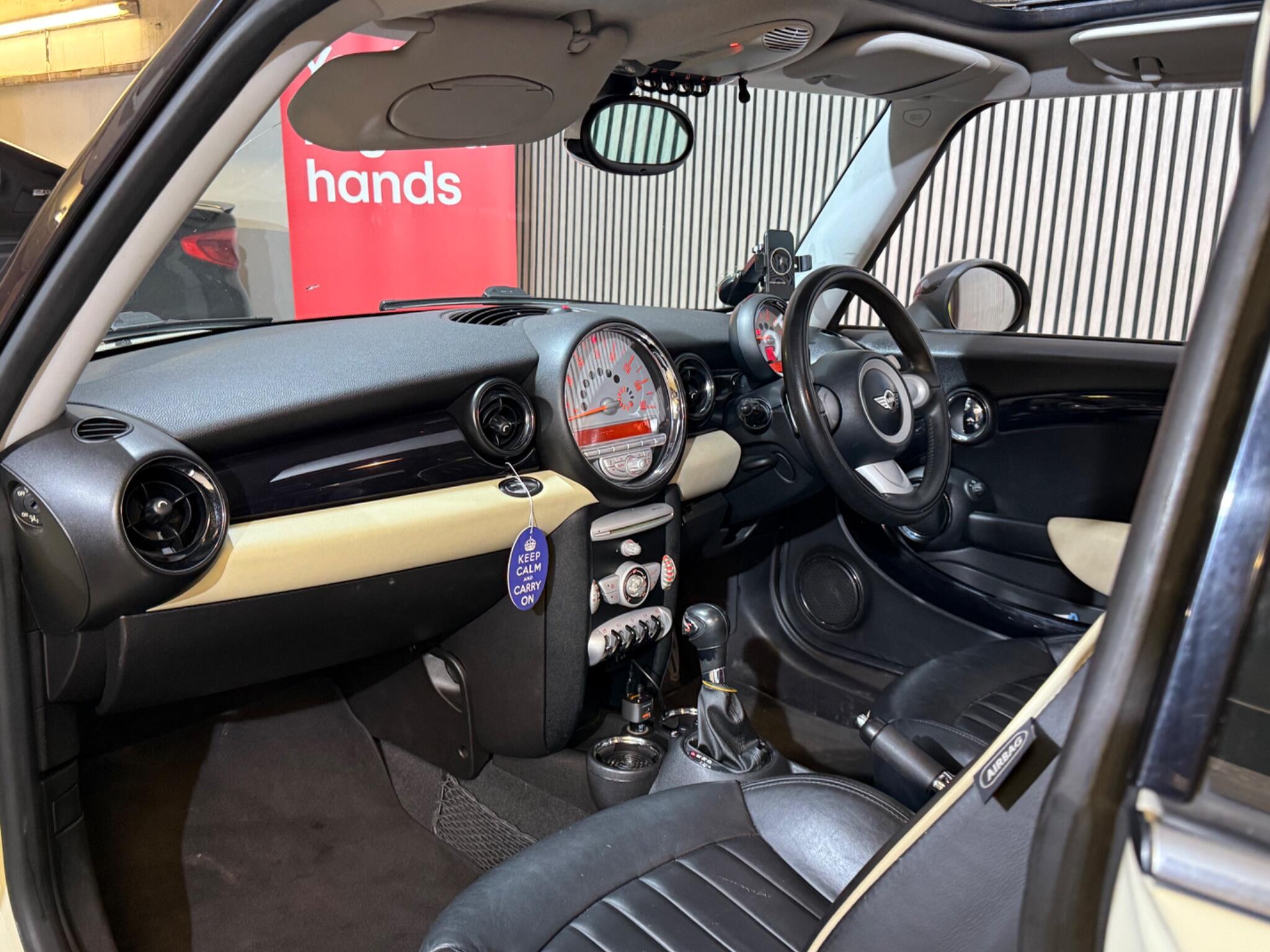 2008 MINI Hatch image 17