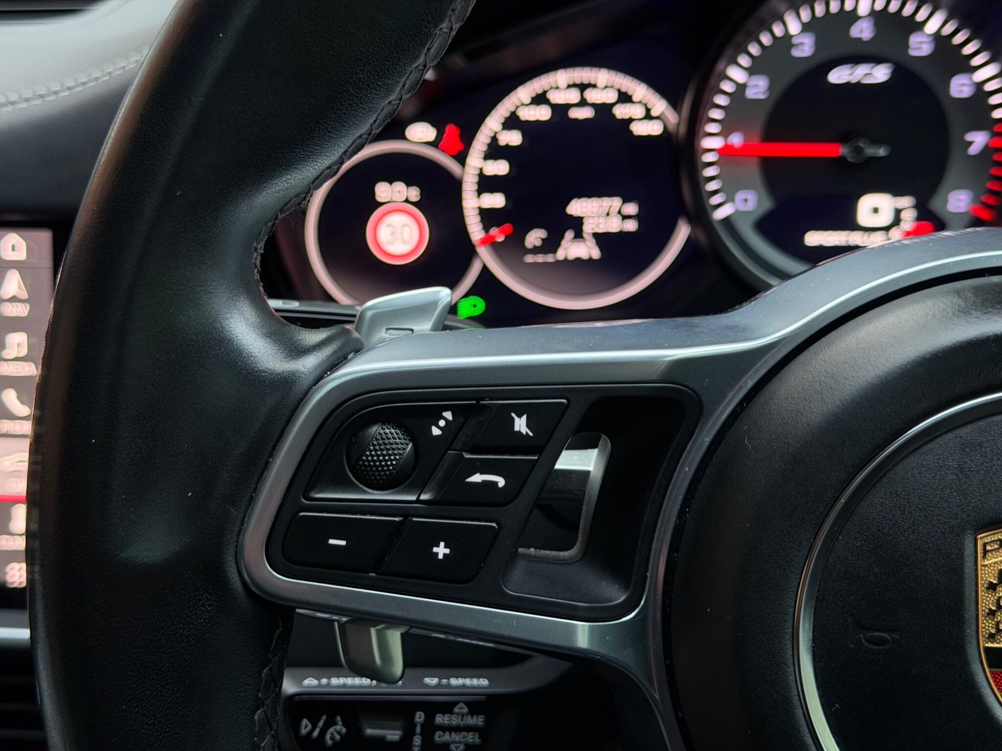 Porsche Cayenne view 33
