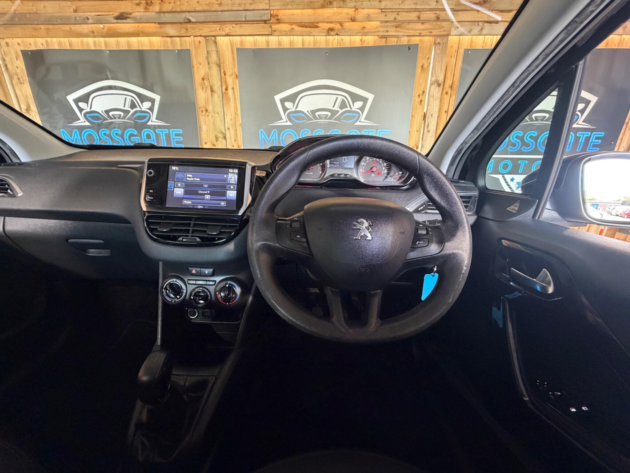Peugeot 208 view 20