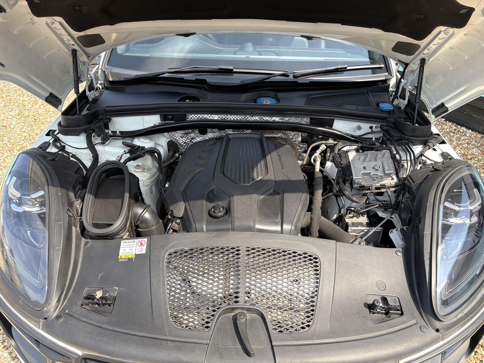 Porsche Macan view 13