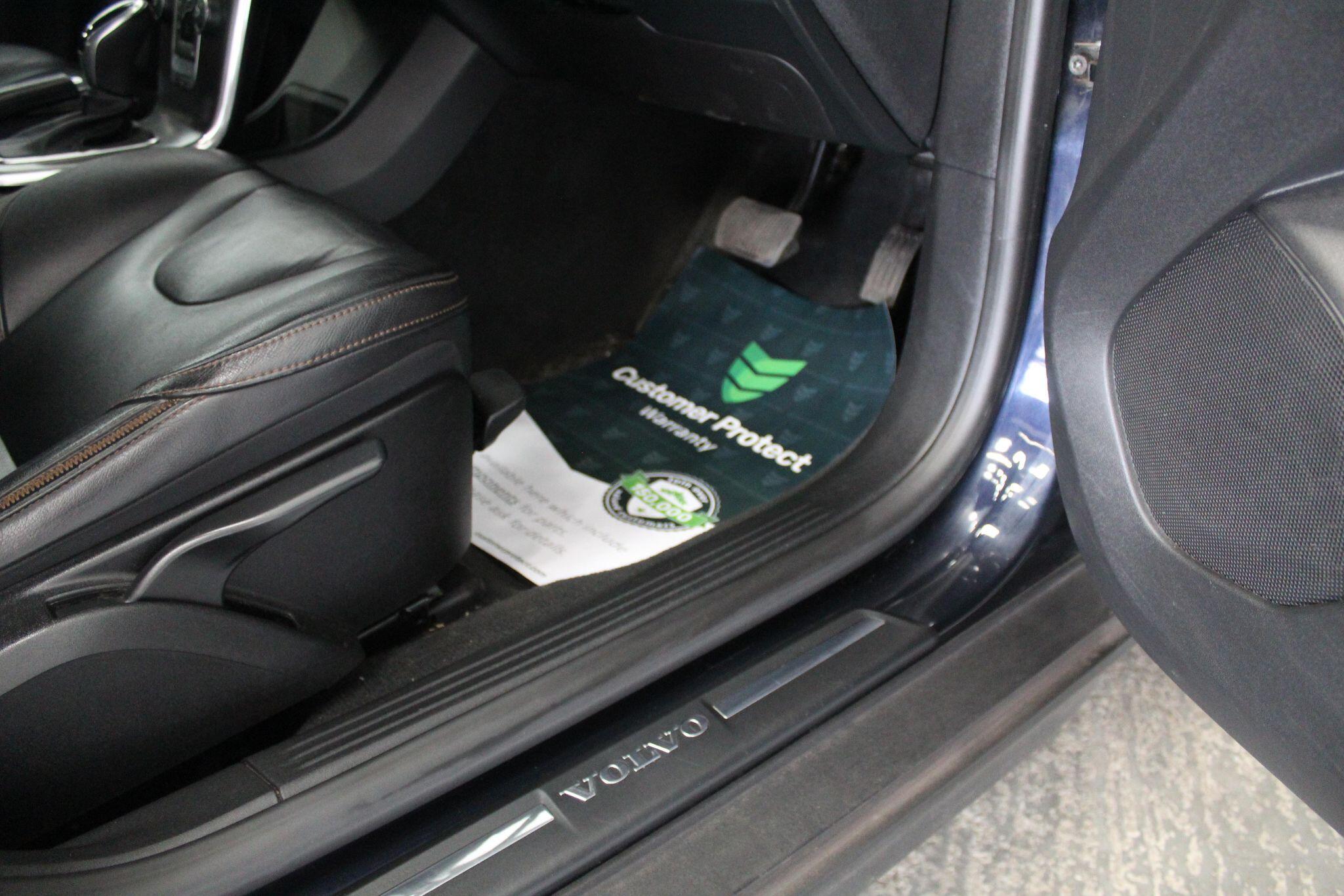 Volvo V40 Cross Country view 47