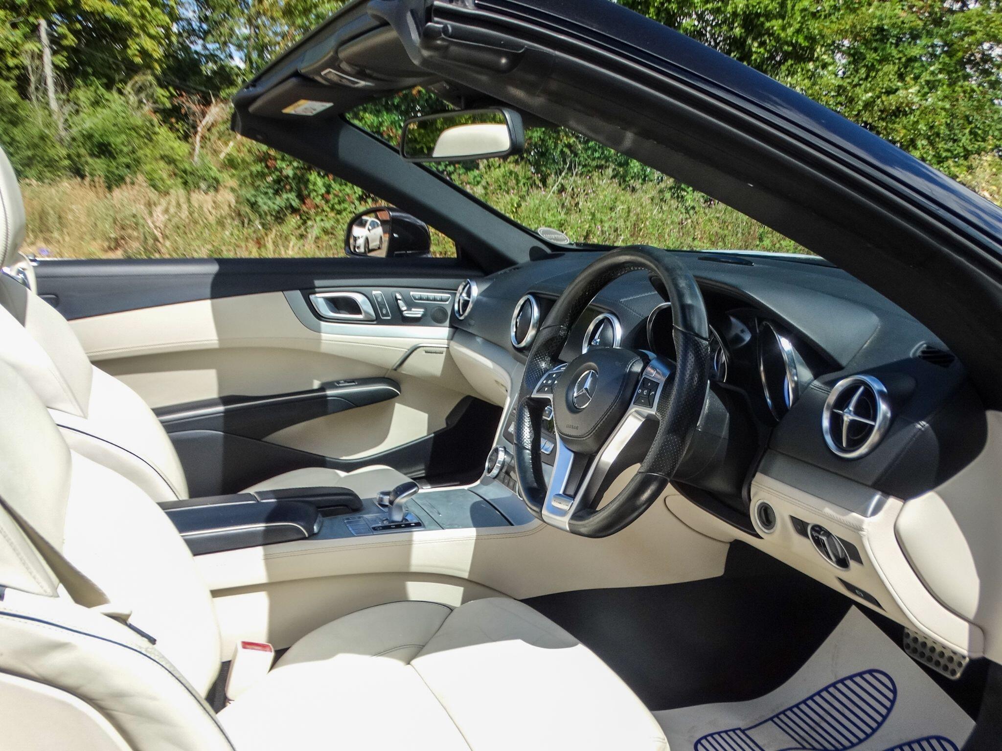 Mercedes-Benz SL view 22