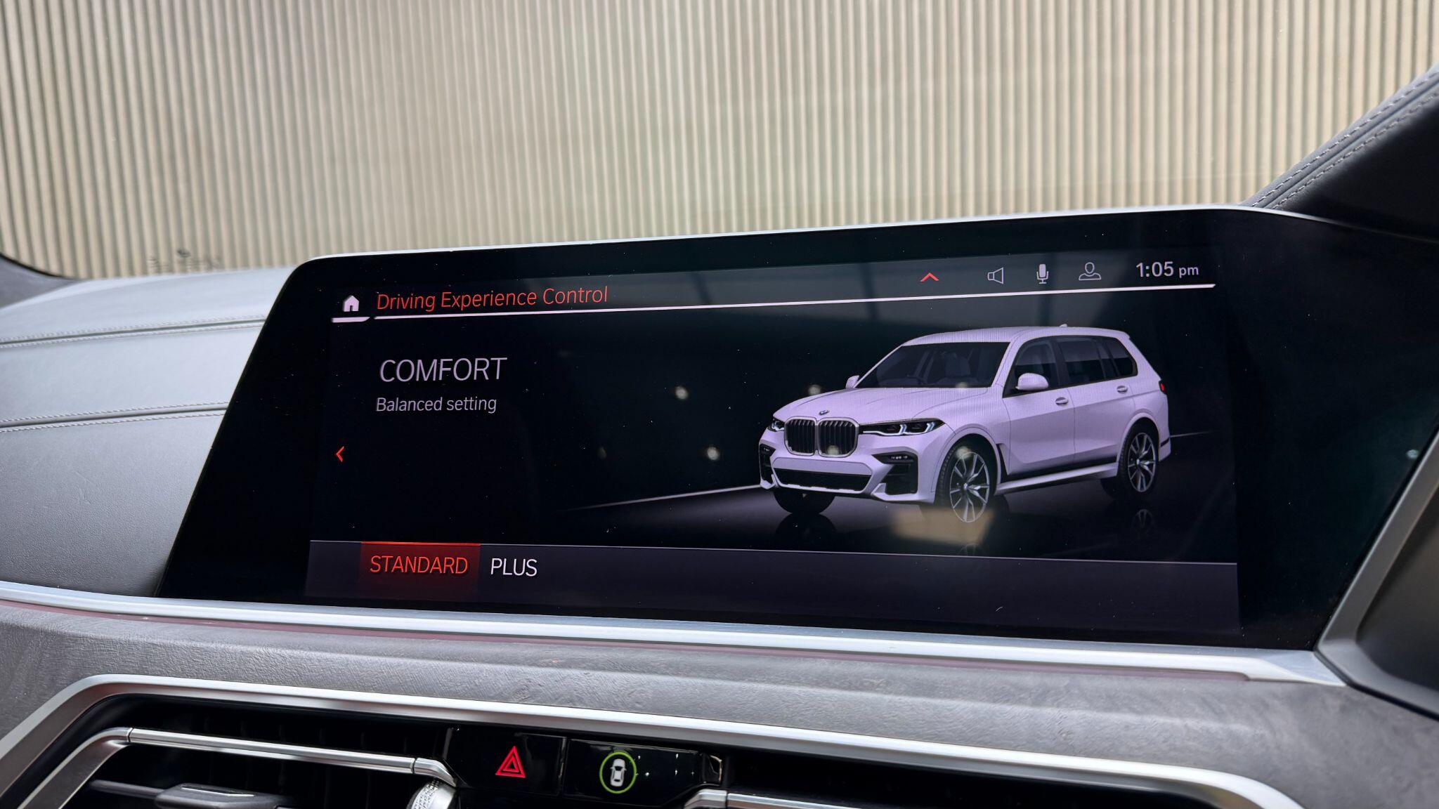BMW X7 view 28