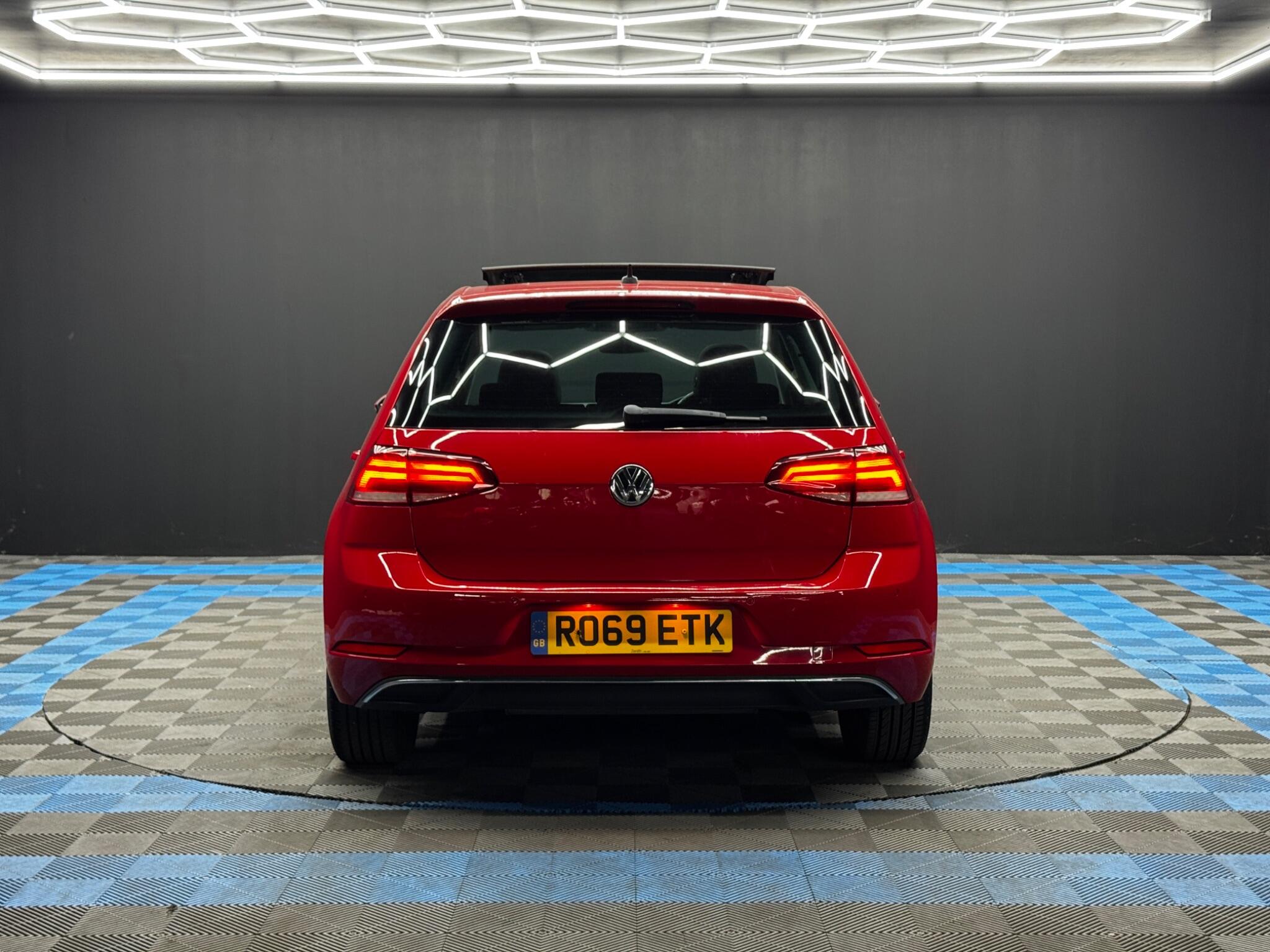 Volkswagen Golf view 6