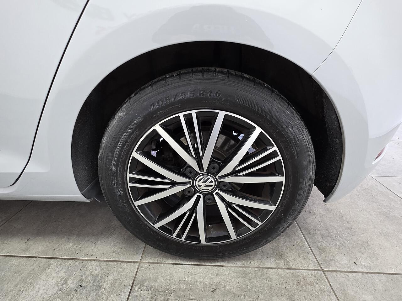 Volkswagen Golf view 21