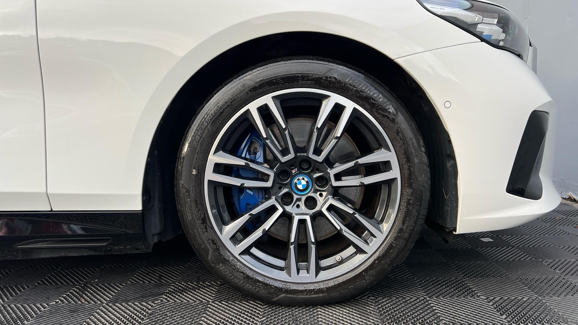 BMW i5 view 15