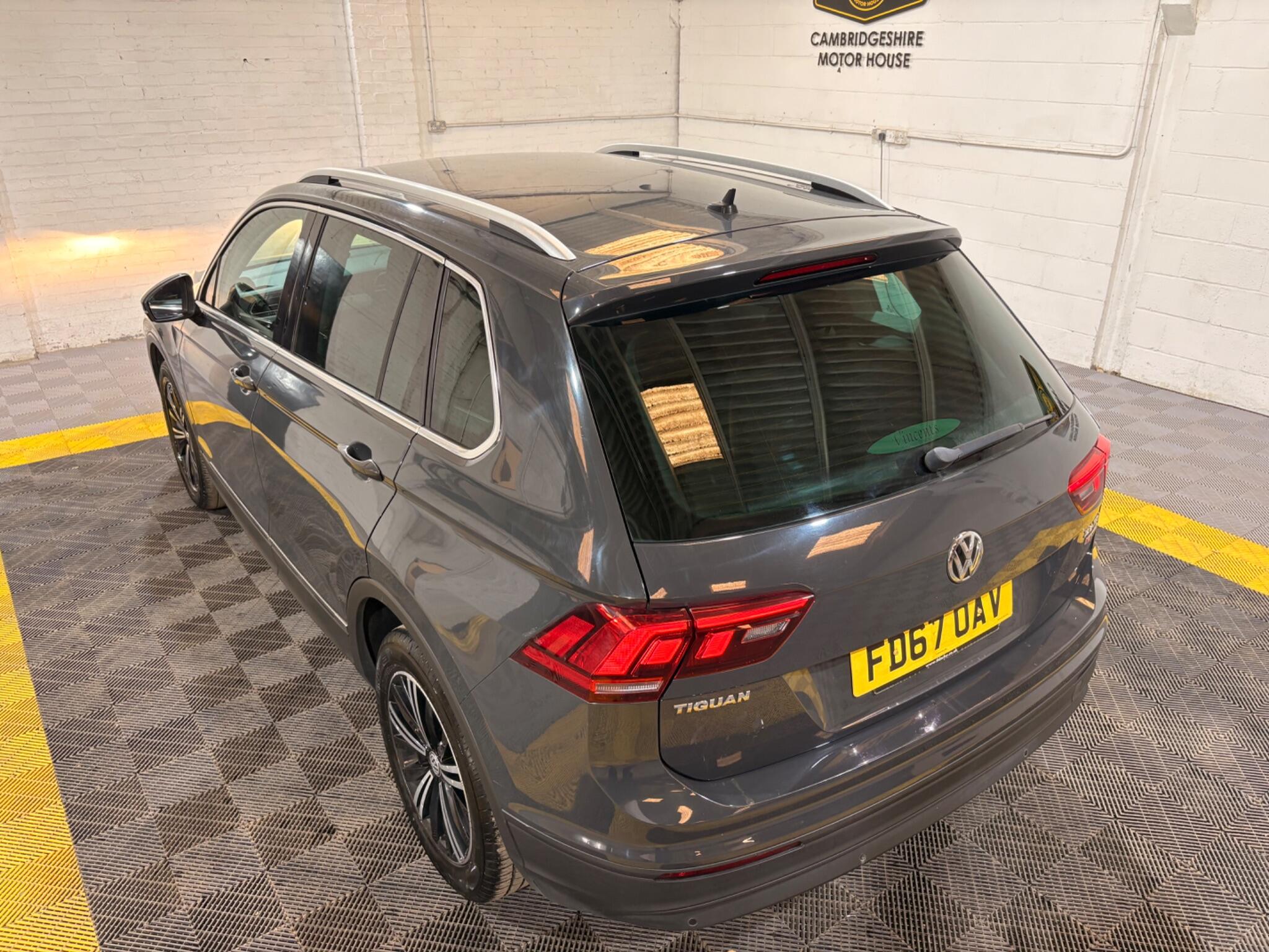 Volkswagen Tiguan view 11