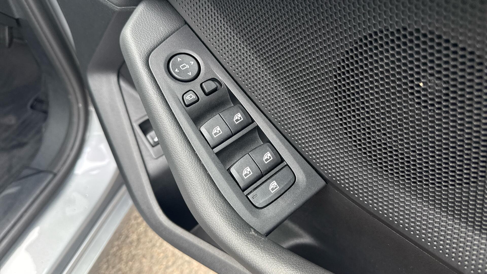 BMW 1 Series view 32