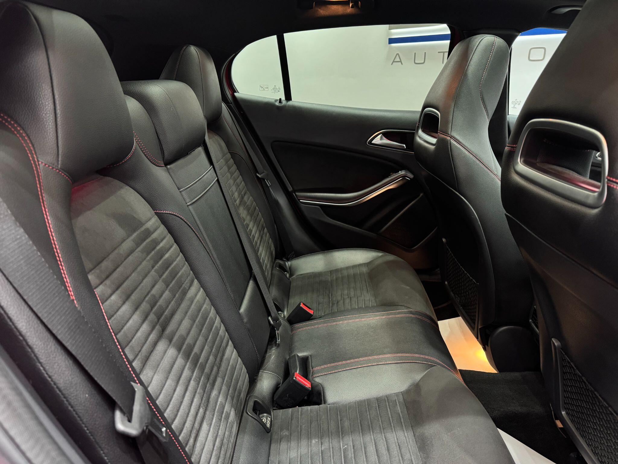 Mercedes-Benz GLA view 49