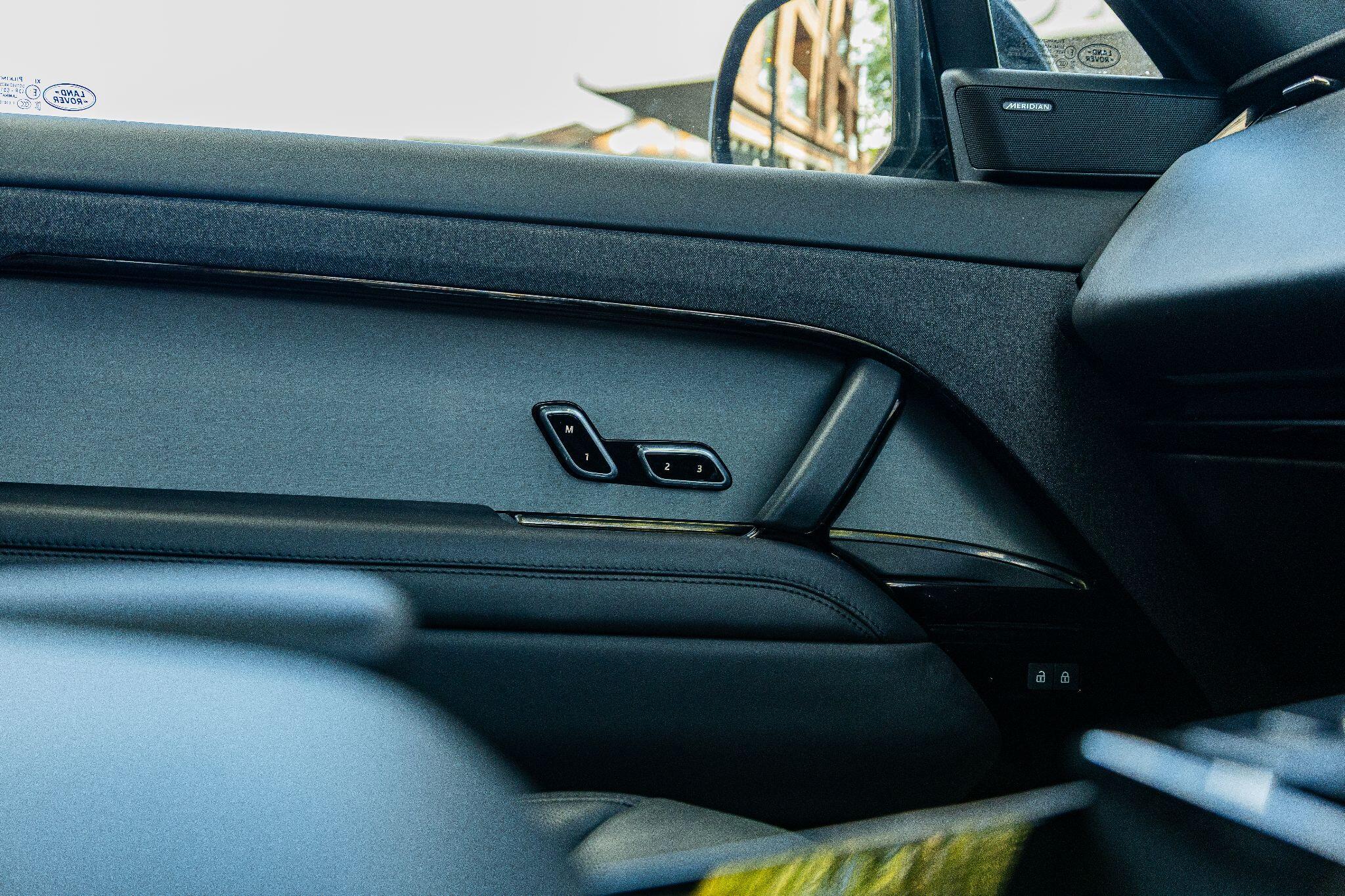Land Rover Range Rover Sport view 16