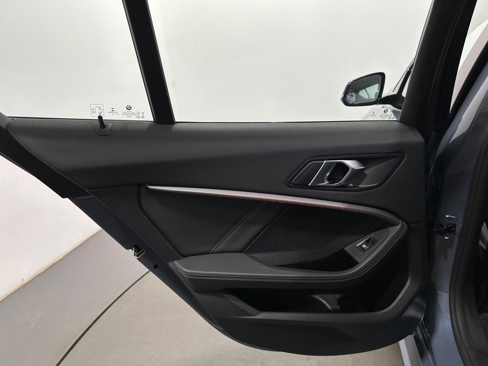 BMW 1 Series view 40