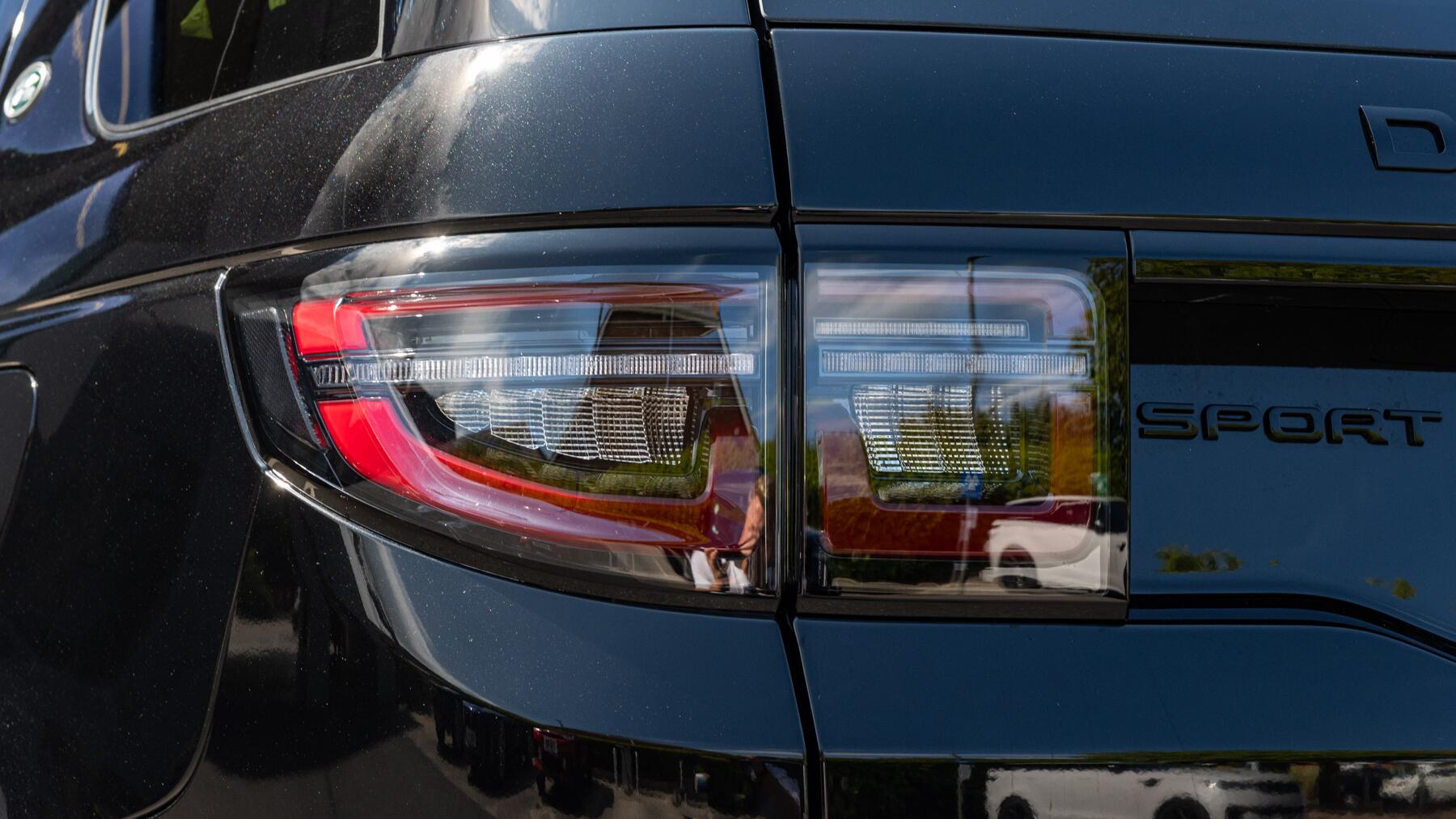 Land Rover Discovery Sport view 93