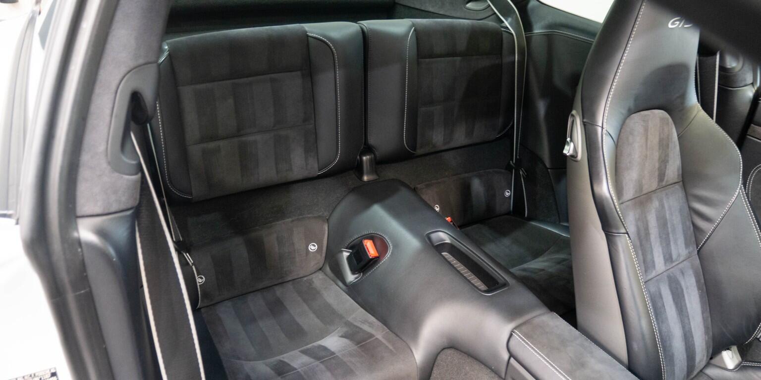 Porsche 911 view 16