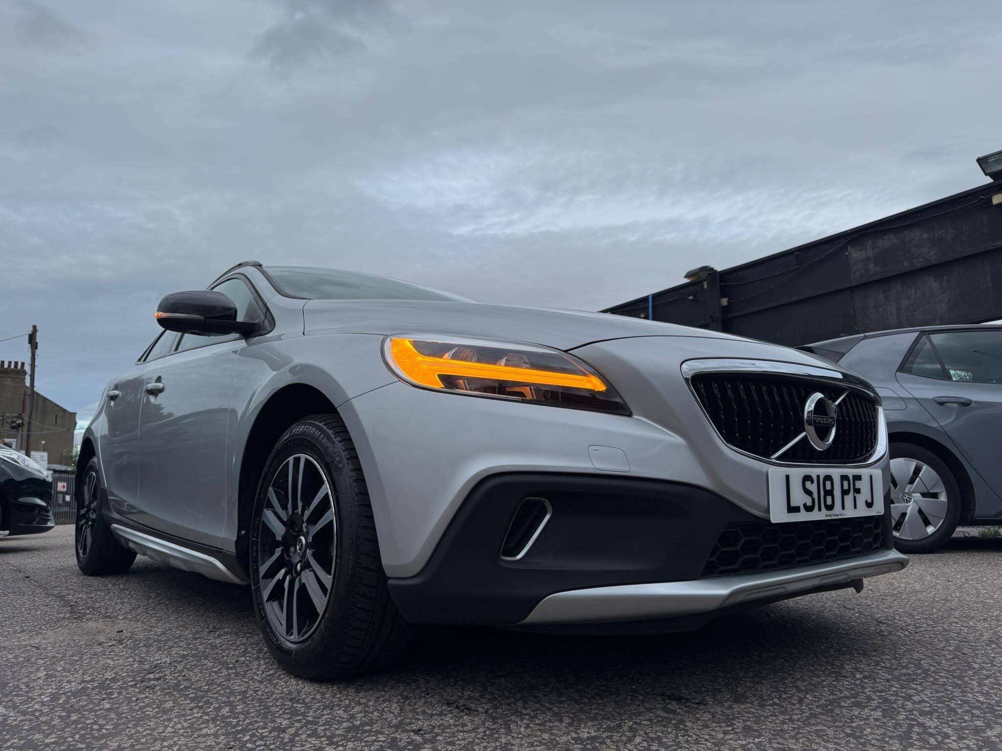 Volvo V40 Cross Country view 48