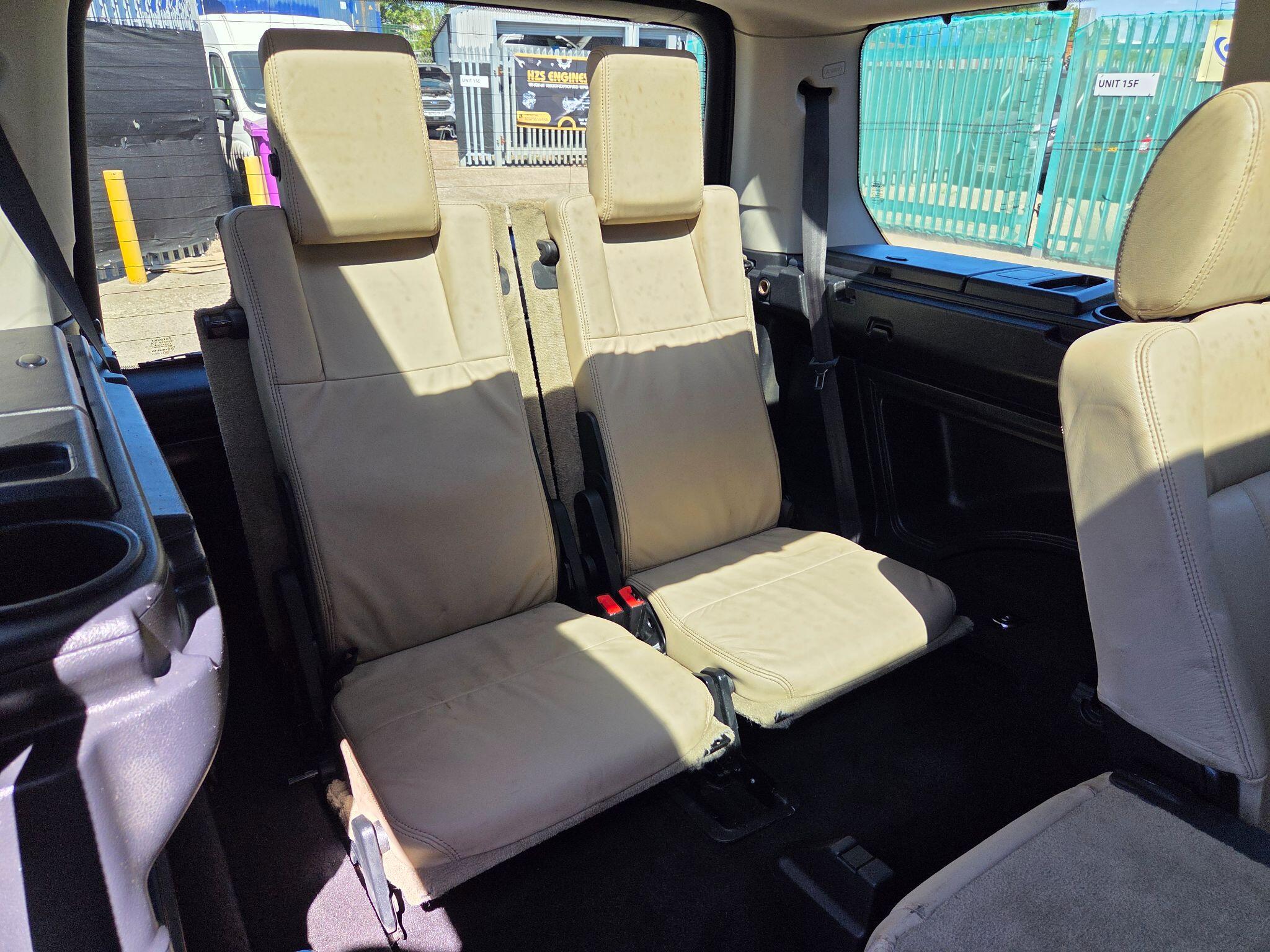 Land Rover Discovery 4 view 19