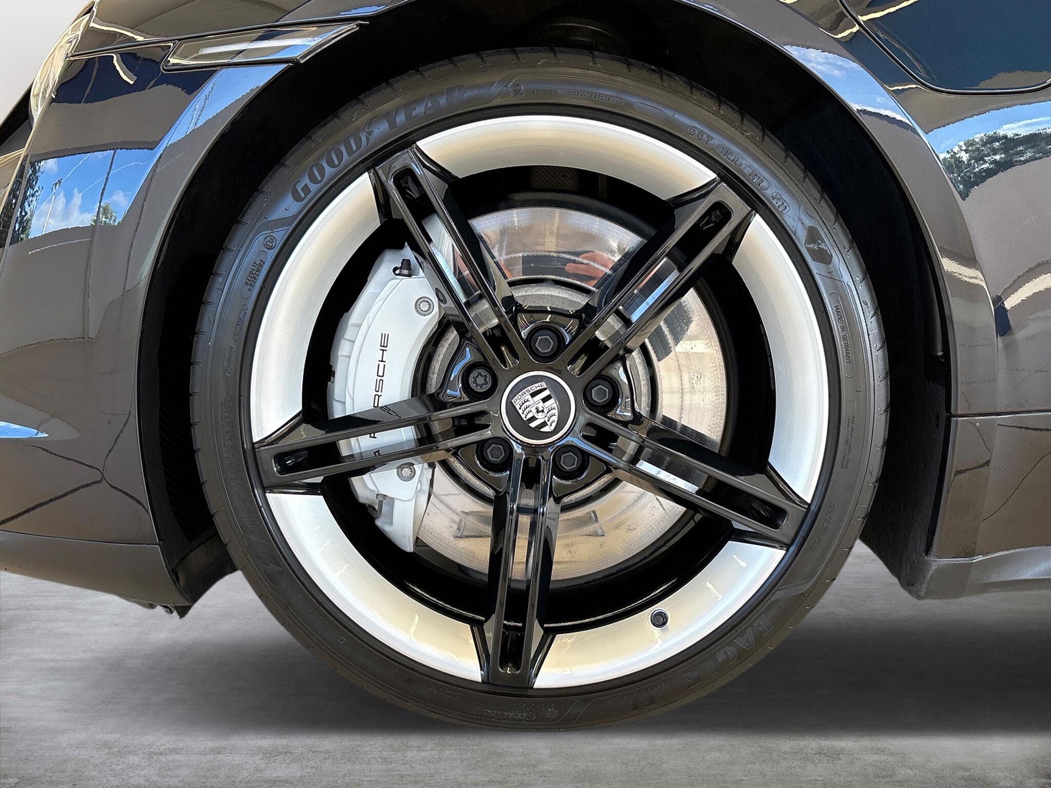 Porsche Taycan view 9