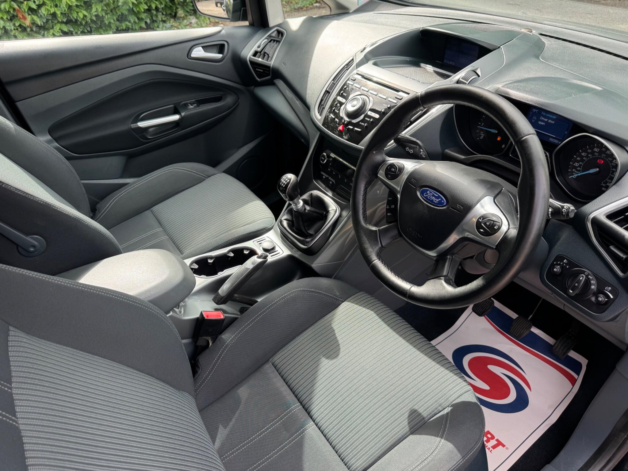Ford Grand C-Max view 10