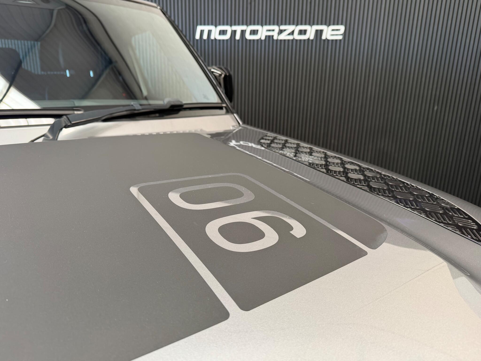 Land Rover Defender view 27