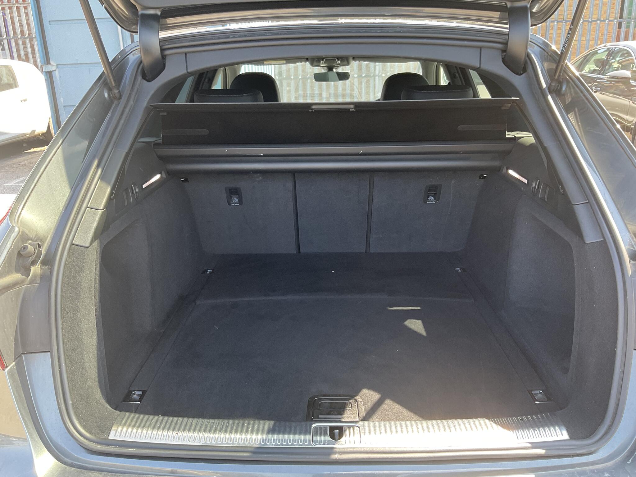 Audi A4 Avant view 19