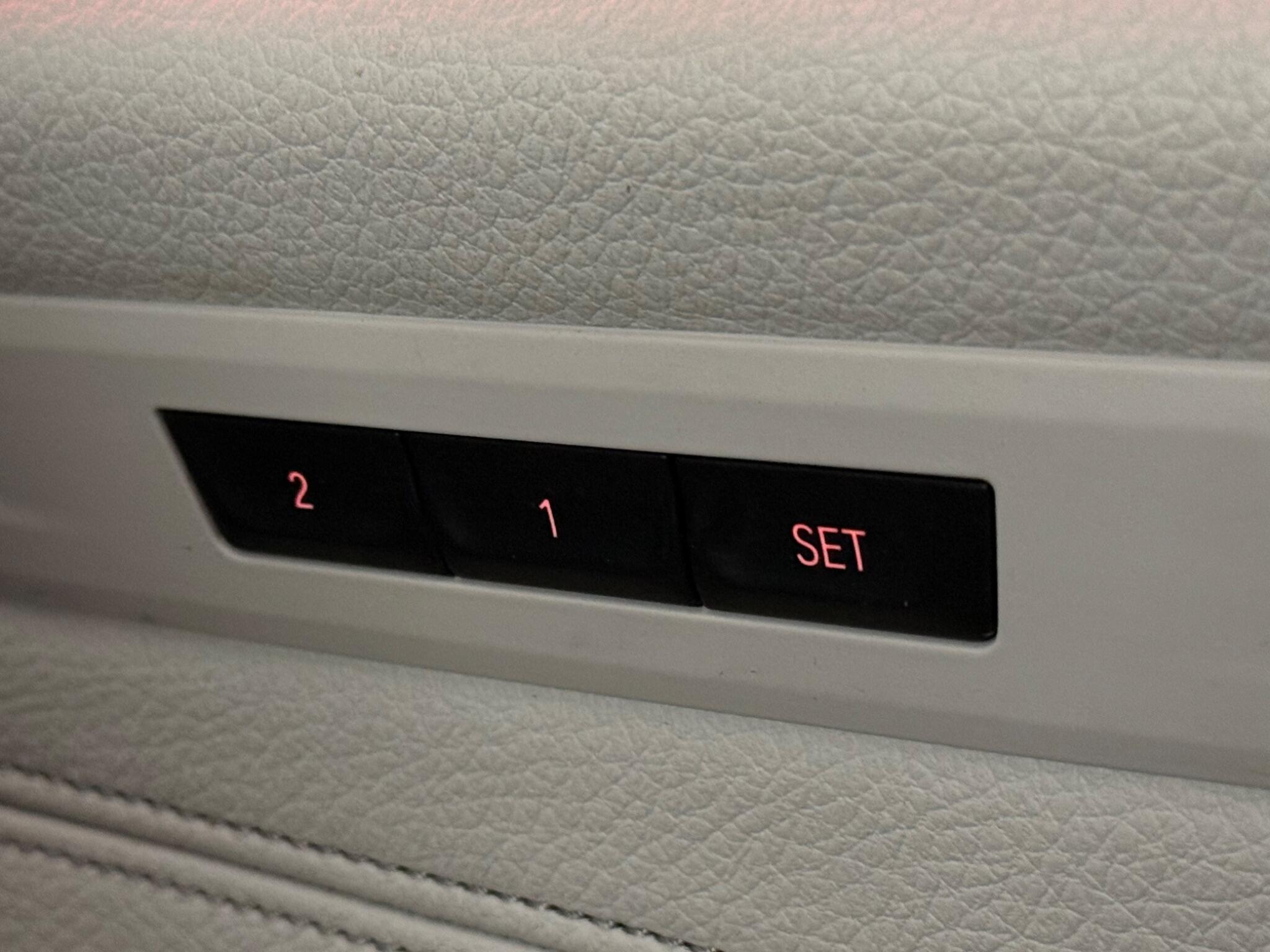 BMW 5 Series view 21