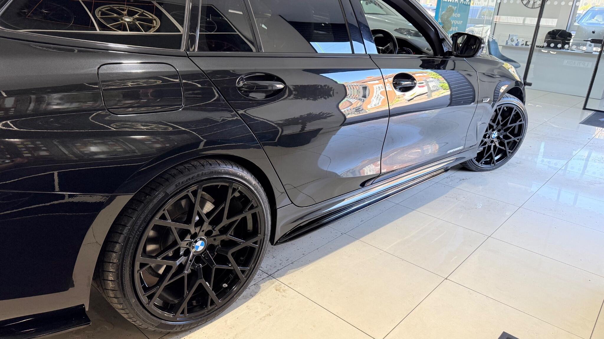 BMW 3 Series view 25