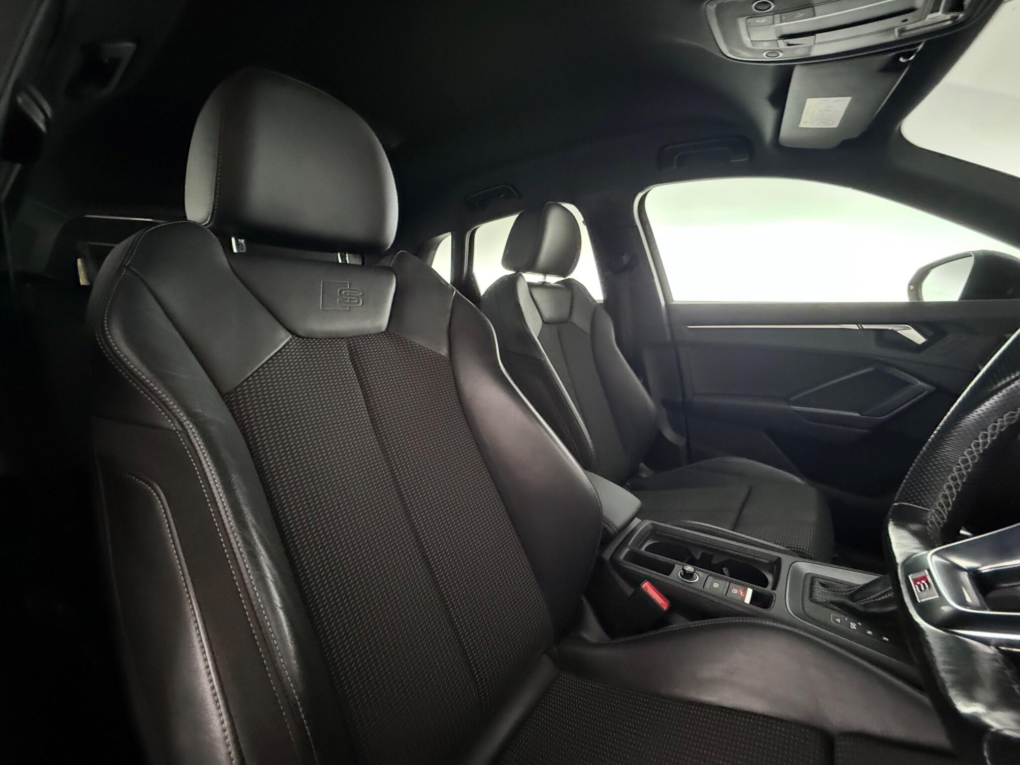 Audi Q3 view 28