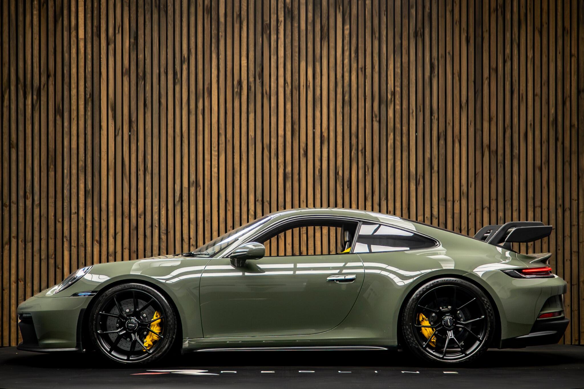 Porsche 911 view 7
