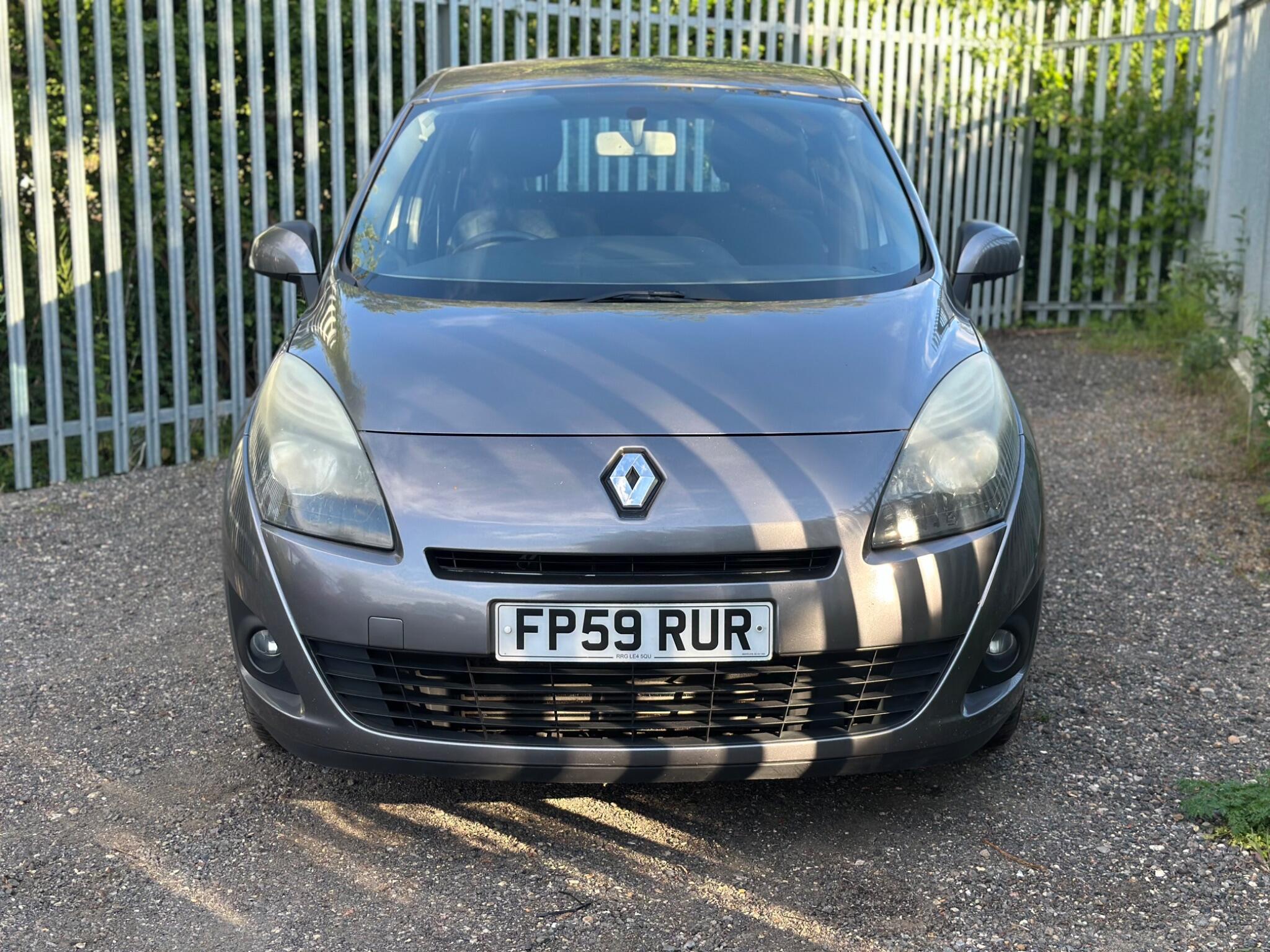 2010 Renault Grand Scenic image 2