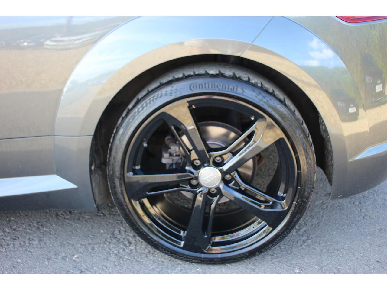 Audi TT view 38