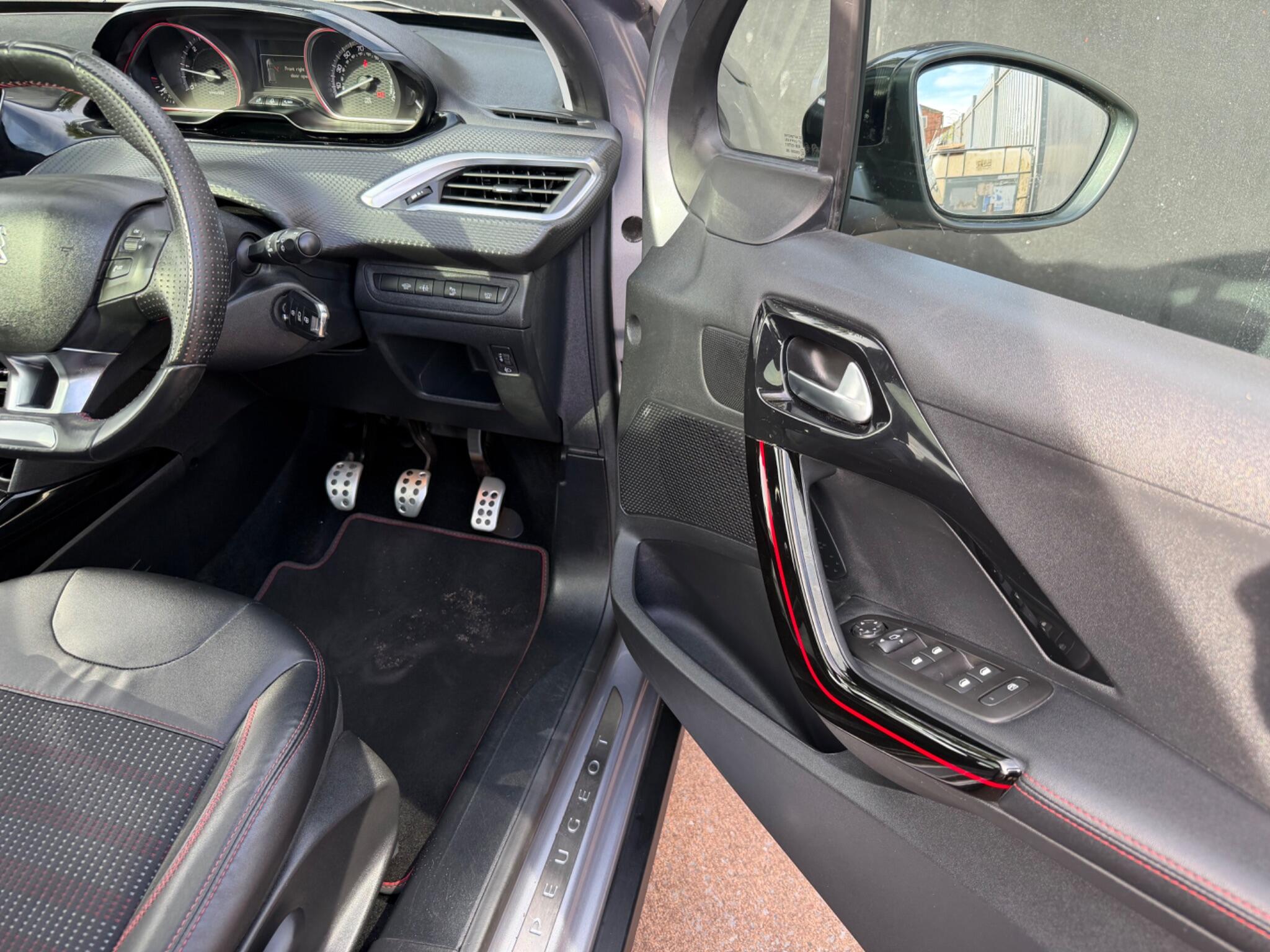 Peugeot 2008 view 7