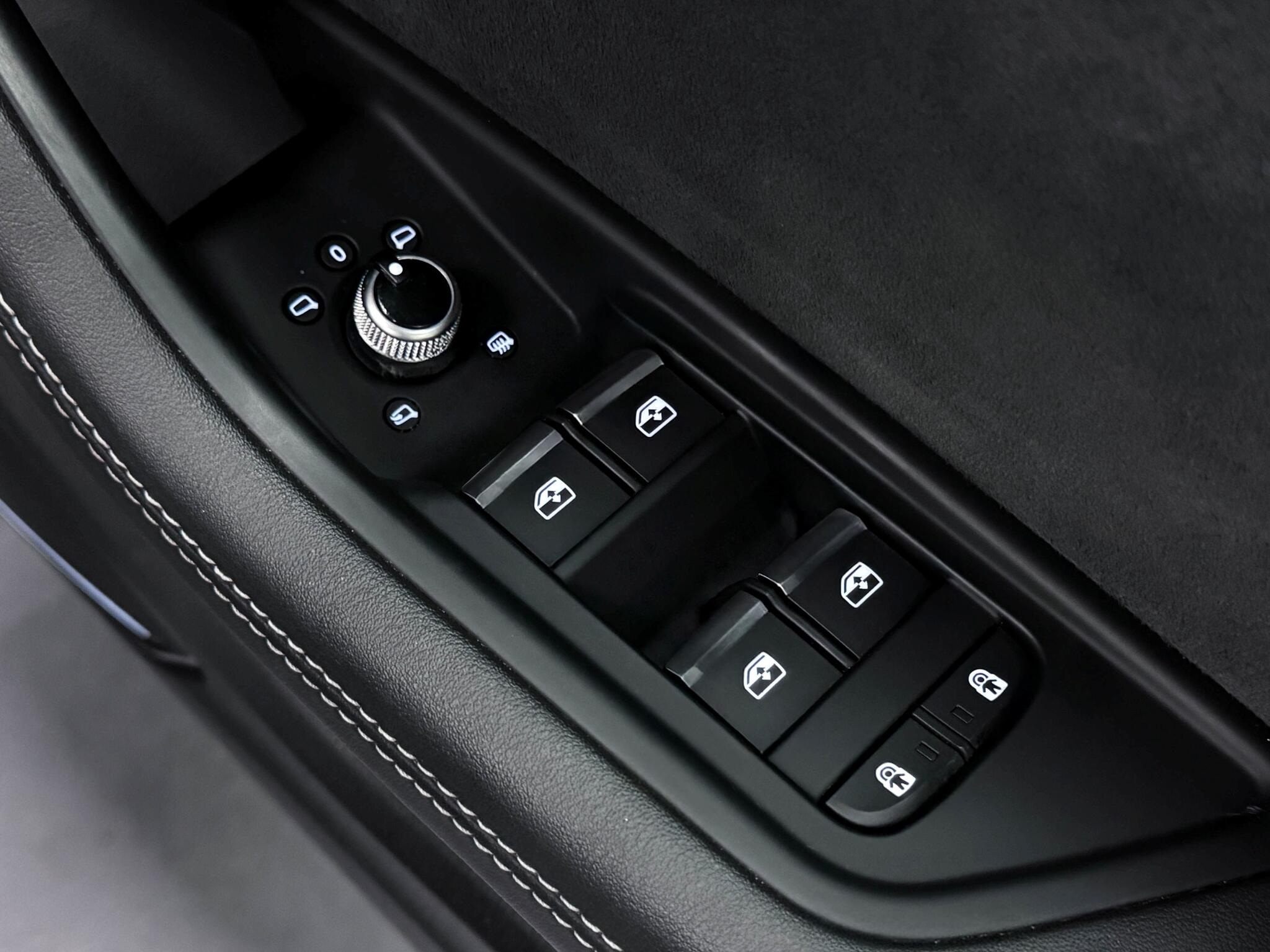 Audi RS4 Avant view 31